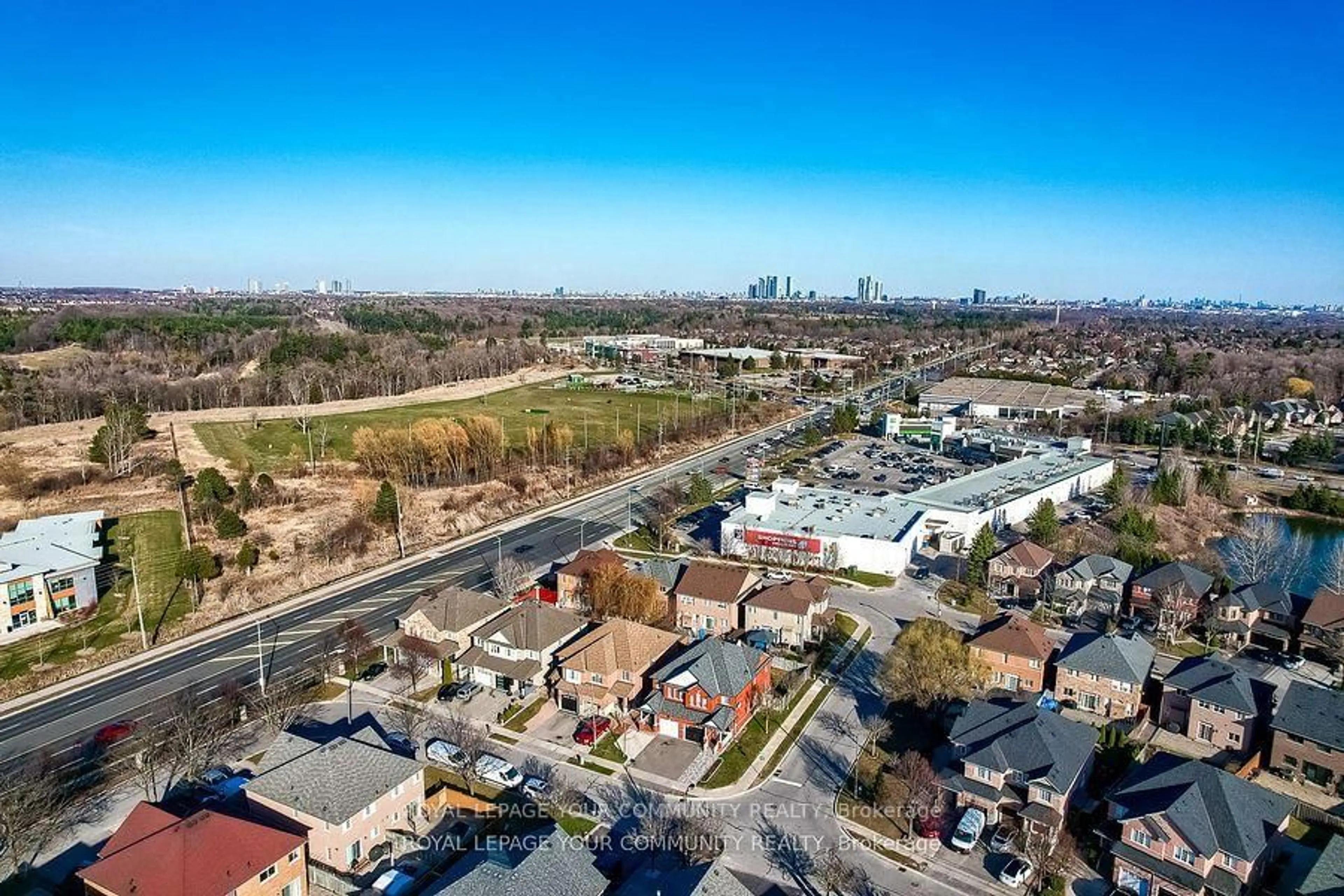 A pic from outside/outdoor area/front of a property/back of a property/a pic from drone, city buildings view from balcony for 15 Echo Ridge Cres, Vaughan Ontario L4H 2J9
