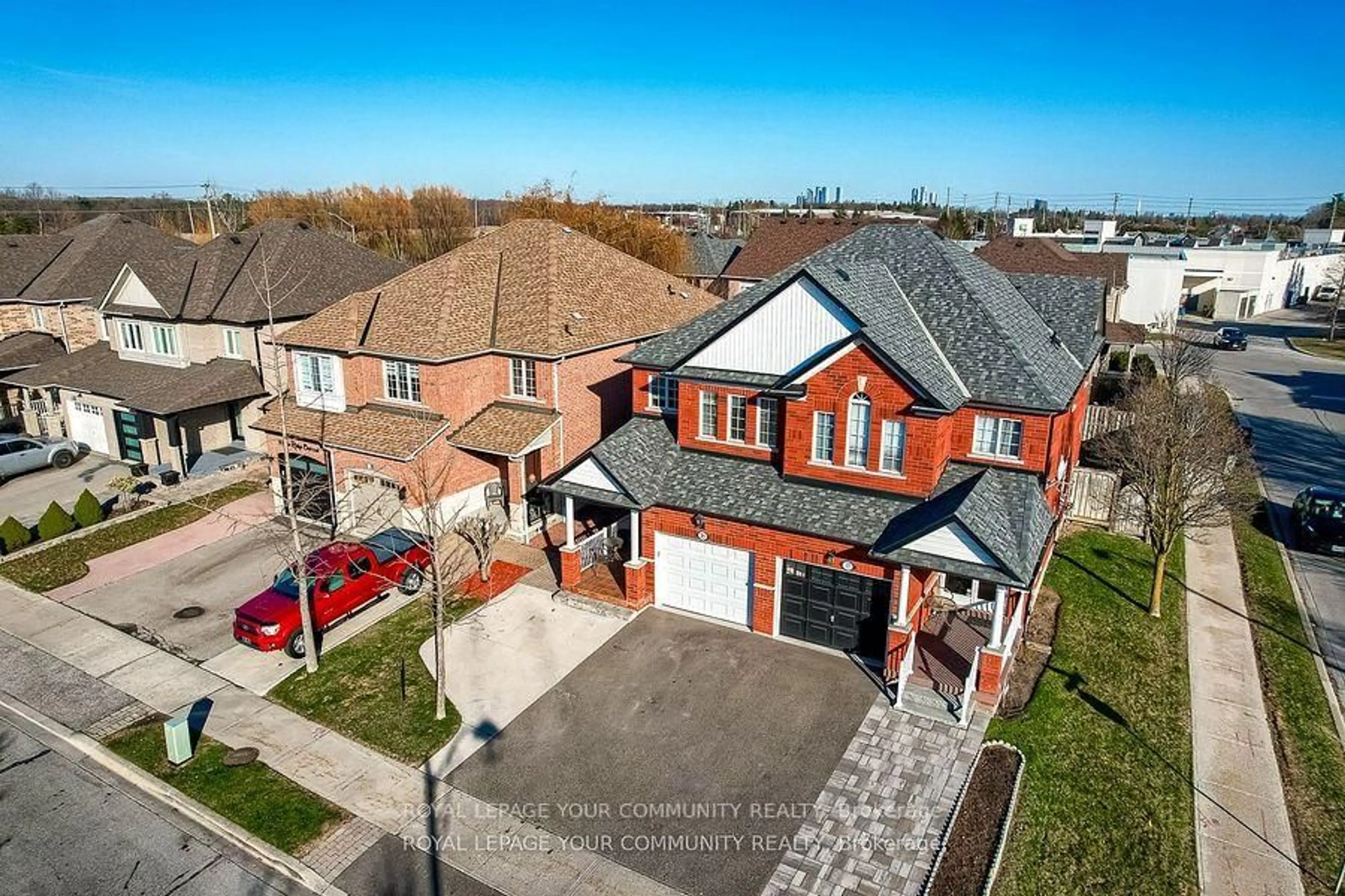 A pic from outside/outdoor area/front of a property/back of a property/a pic from drone, street for 15 Echo Ridge Cres, Vaughan Ontario L4H 2J9
