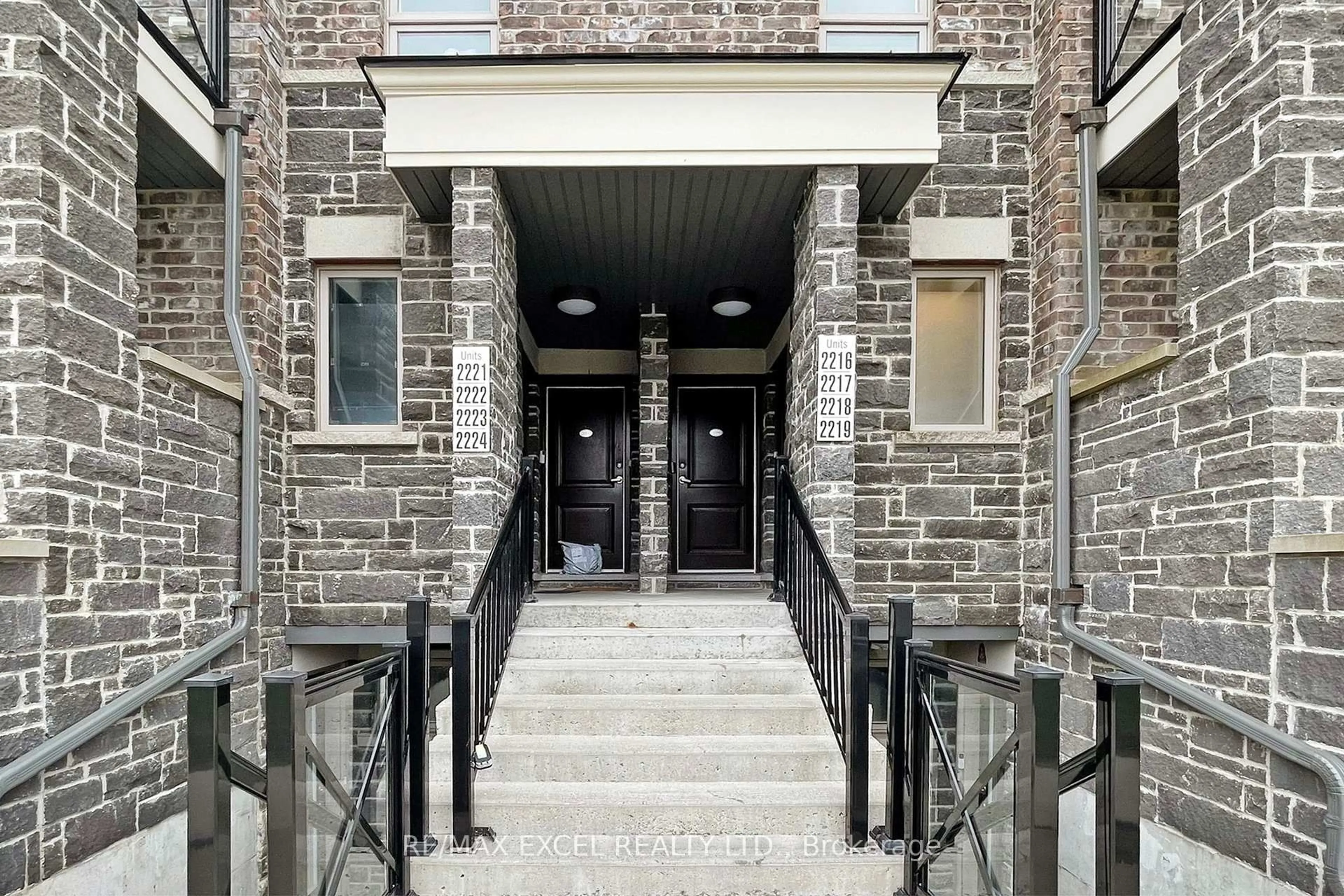 Indoor foyer for 10 Westmeath Lane #2217, Markham Ontario L6B 1N5