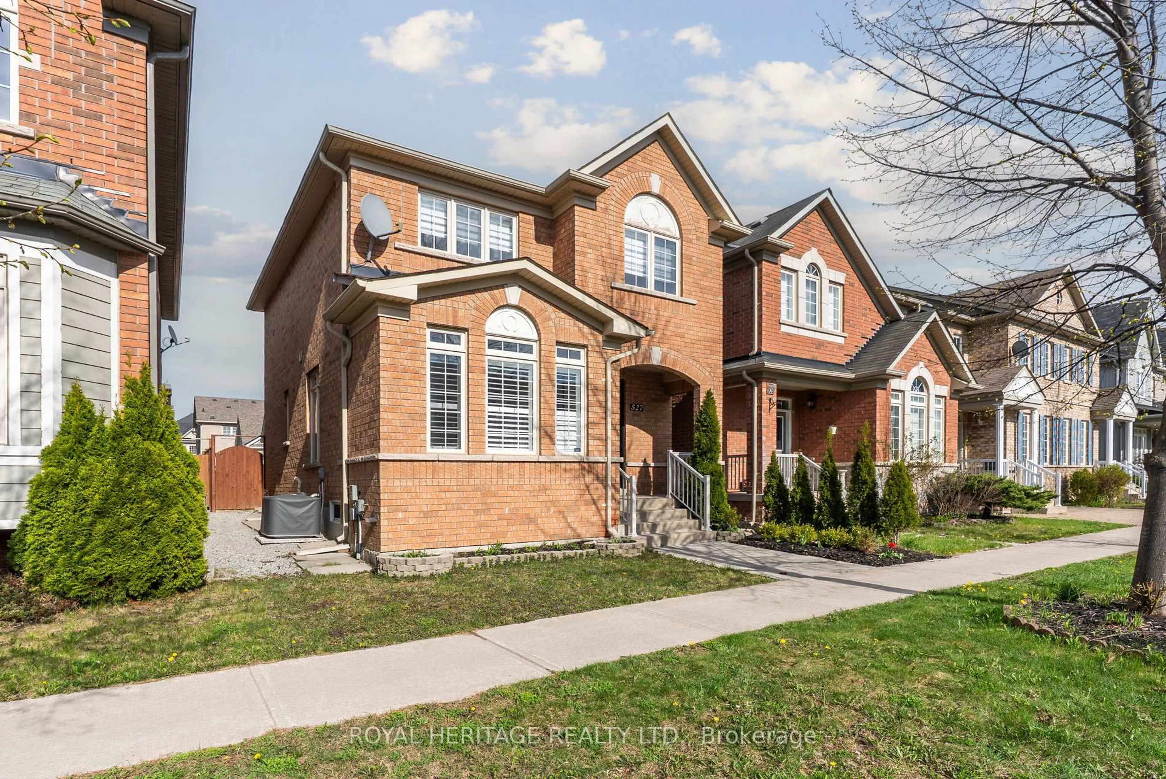 Home with brick exterior material, street for 527 Country Glen Rd, Markham Ontario L6B 1H4