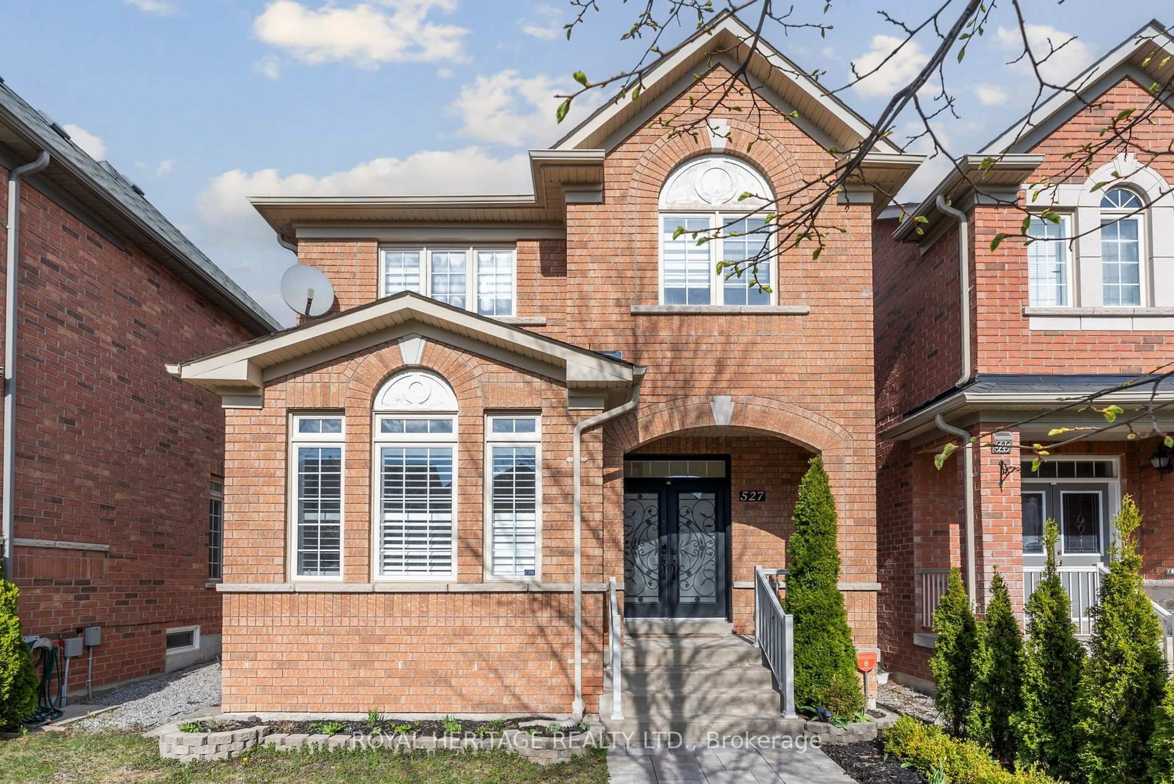 Home with brick exterior material, street for 527 Country Glen Rd, Markham Ontario L6B 1H4