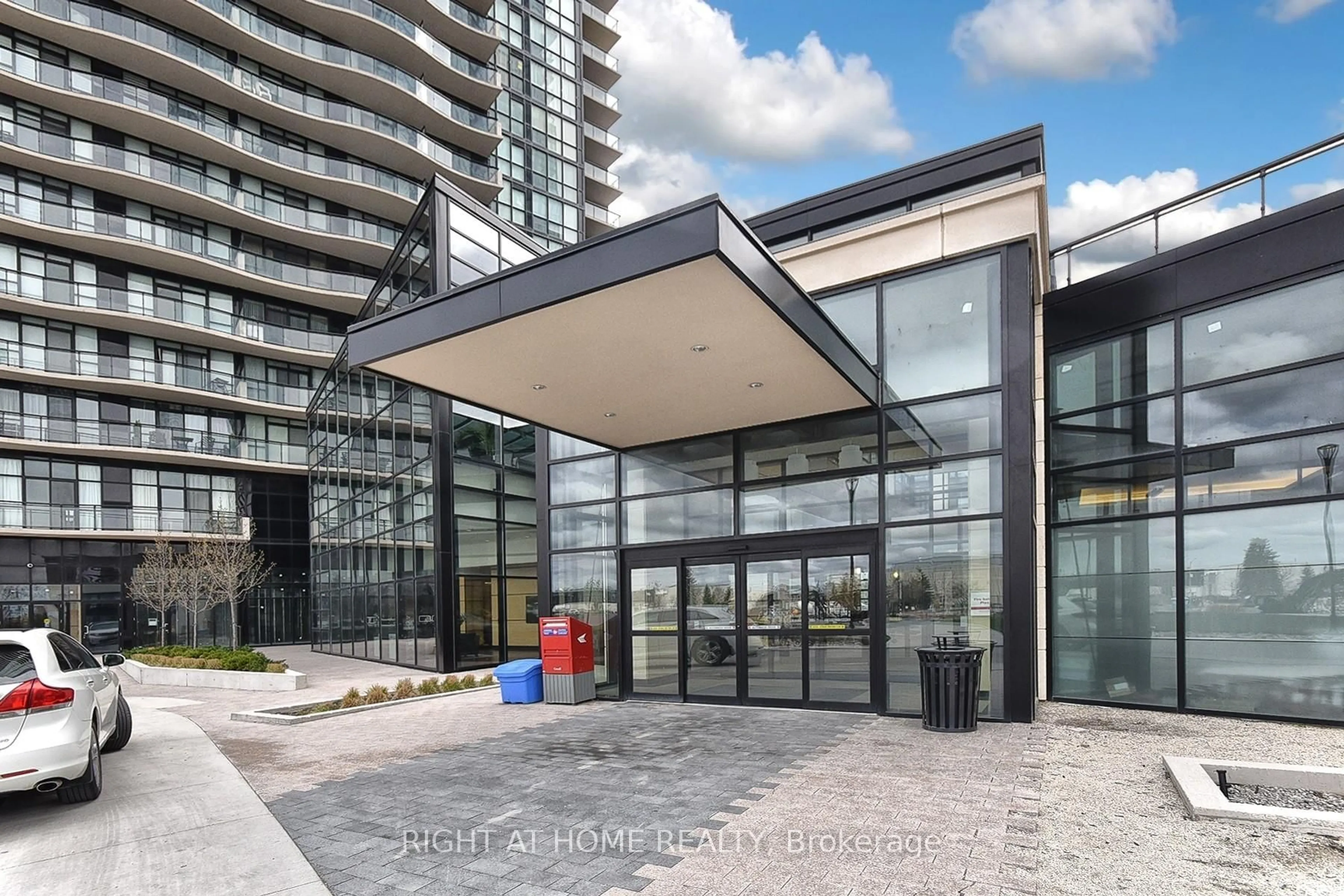 Indoor foyer for 2910 Highway No, 7 Rd #312, Vaughan Ontario L4K 0H8