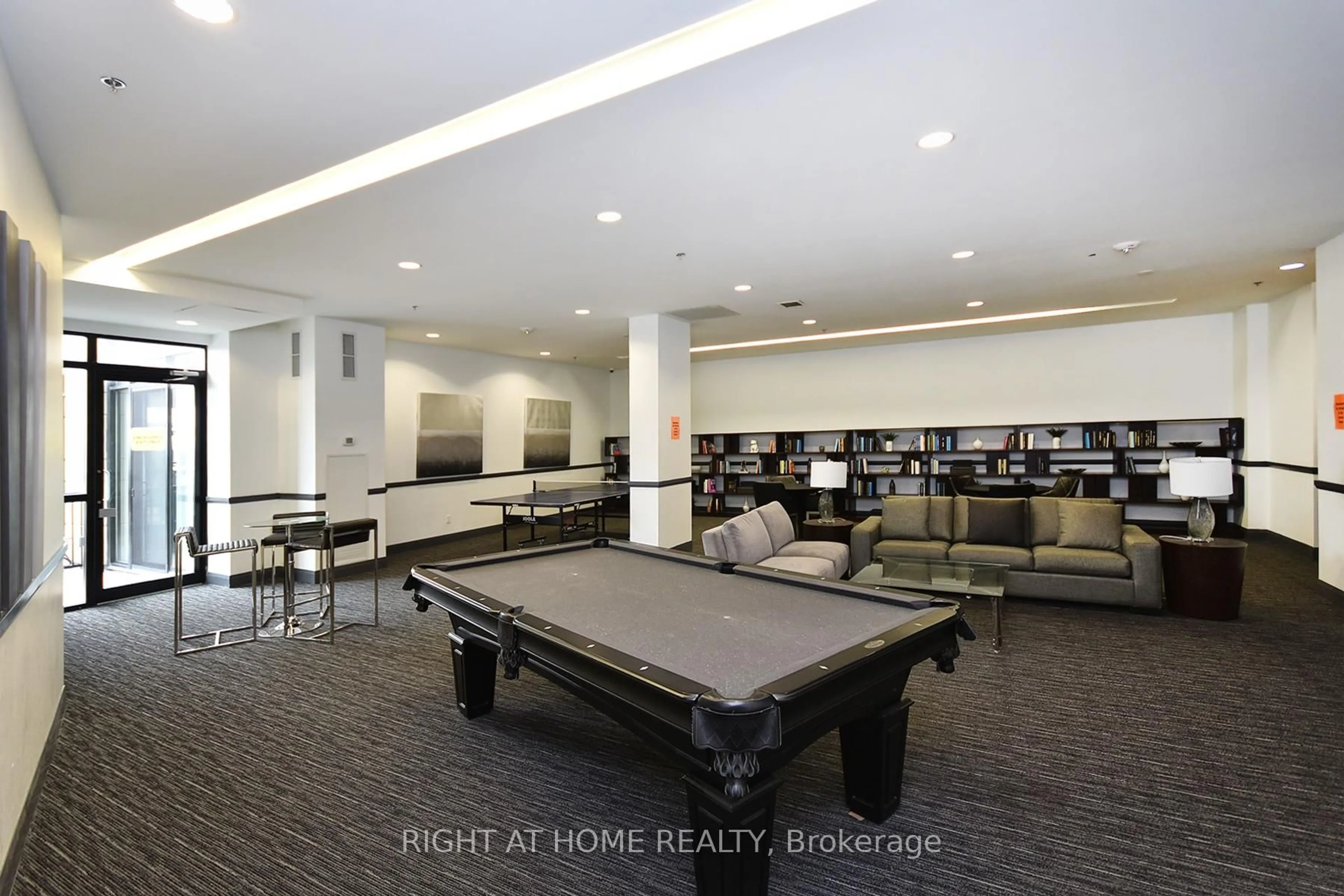 A pic of a room for 2910 Highway No, 7 Rd #312, Vaughan Ontario L4K 0H8