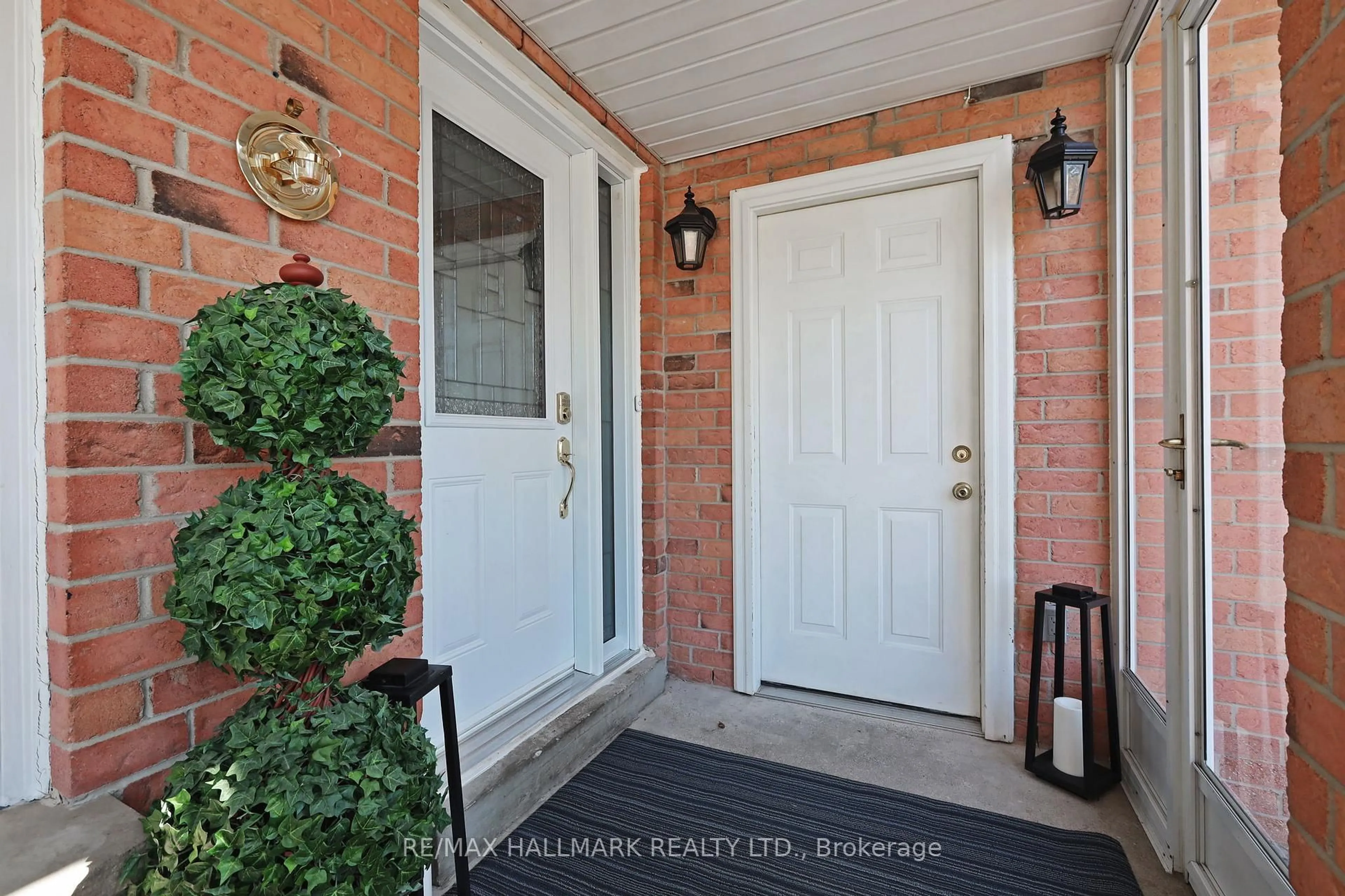 Indoor entryway for 553 Raymerville Dr, Markham Ontario L3P 6G3