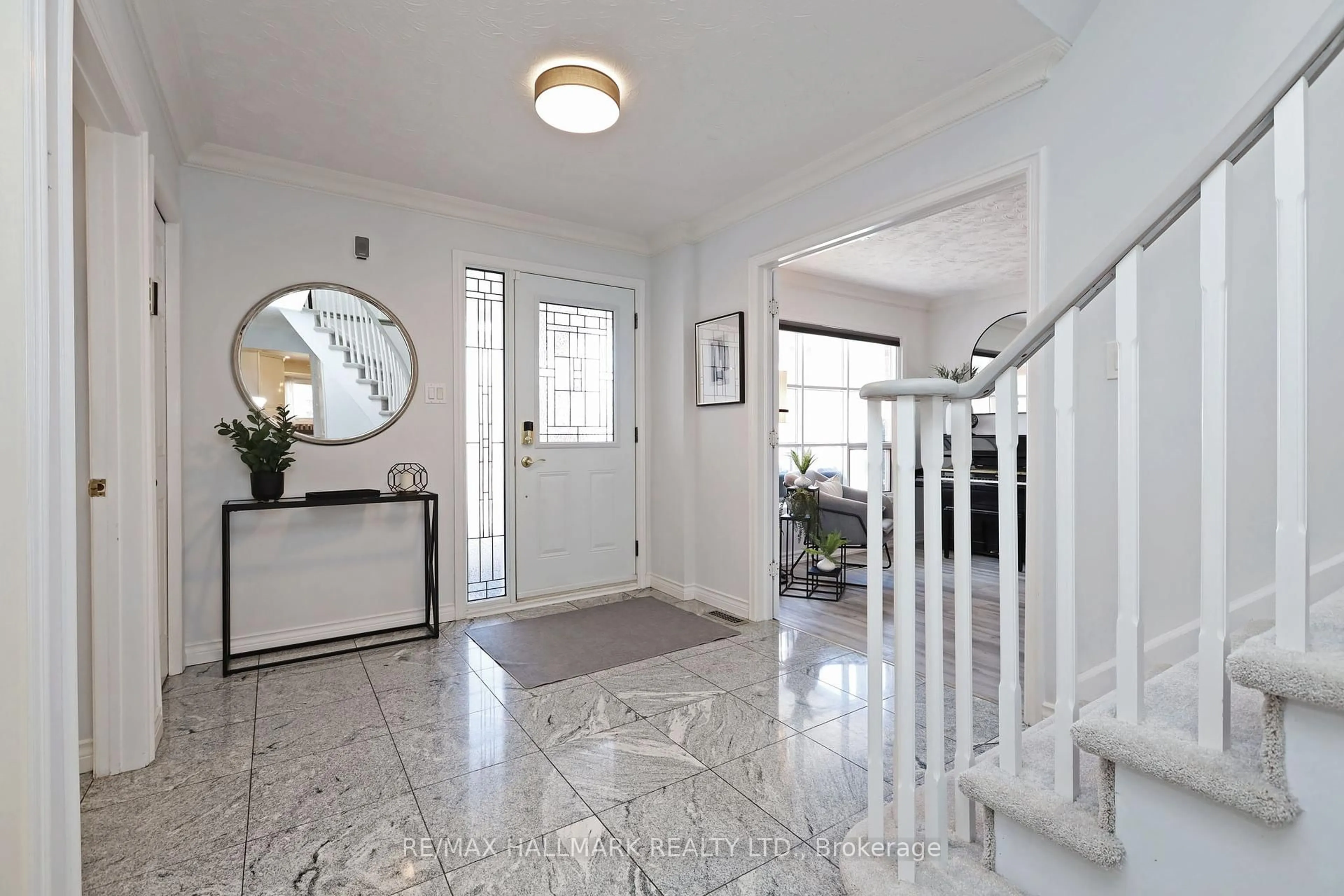 Indoor foyer for 553 Raymerville Dr, Markham Ontario L3P 6G3