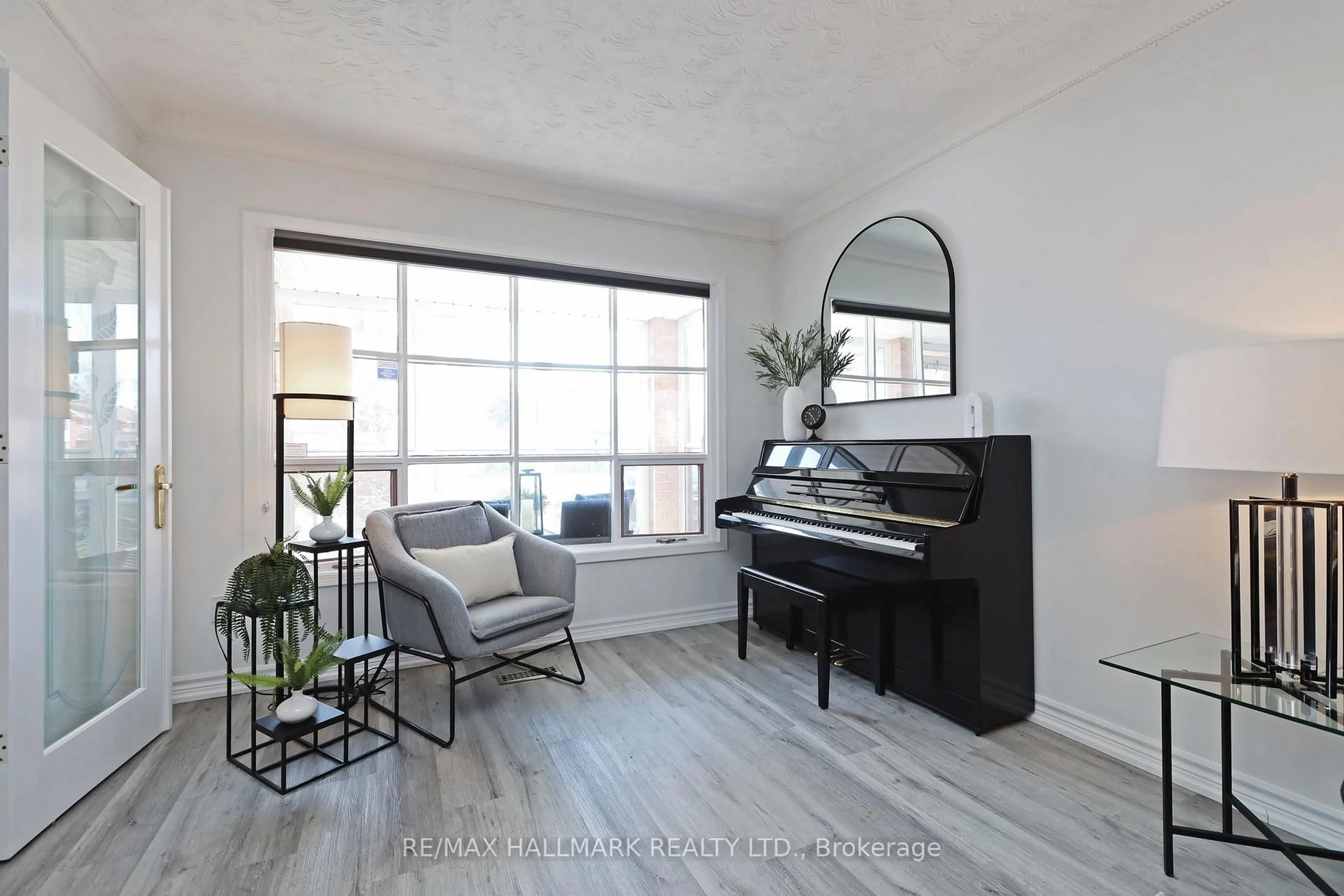 Living room with furniture, wood/laminate floor for 553 Raymerville Dr, Markham Ontario L3P 6G3
