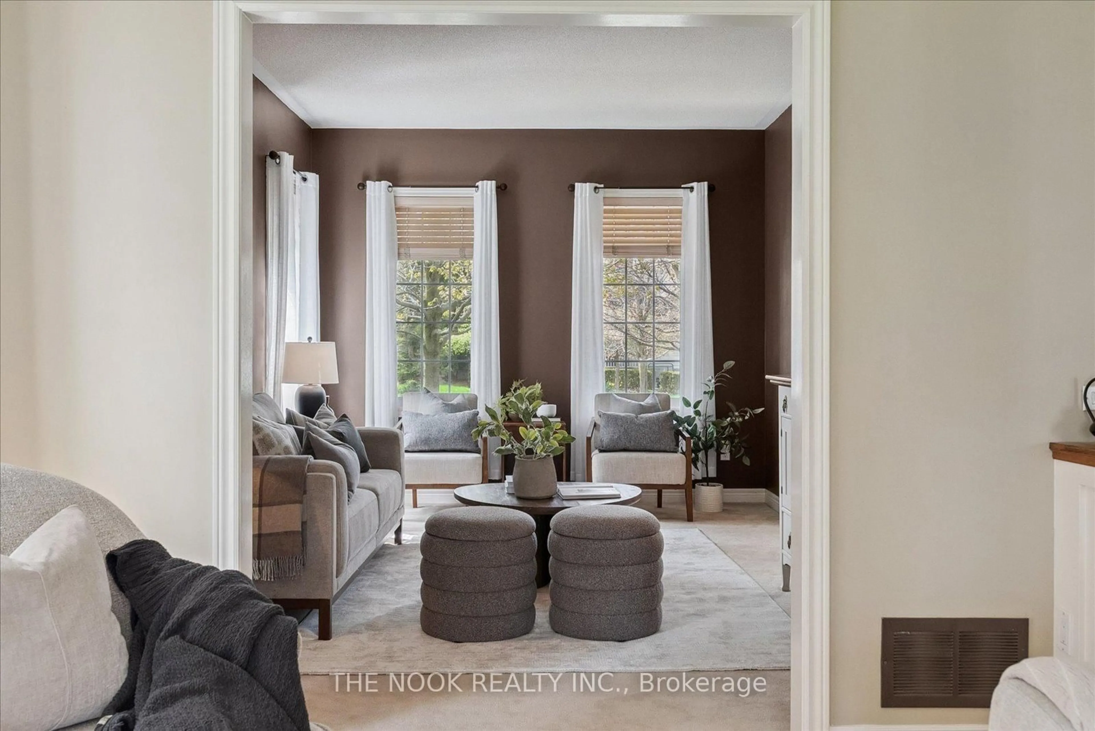 Living room with furniture, unknown for 5 Isaac Crt, Uxbridge Ontario L9P 1X5