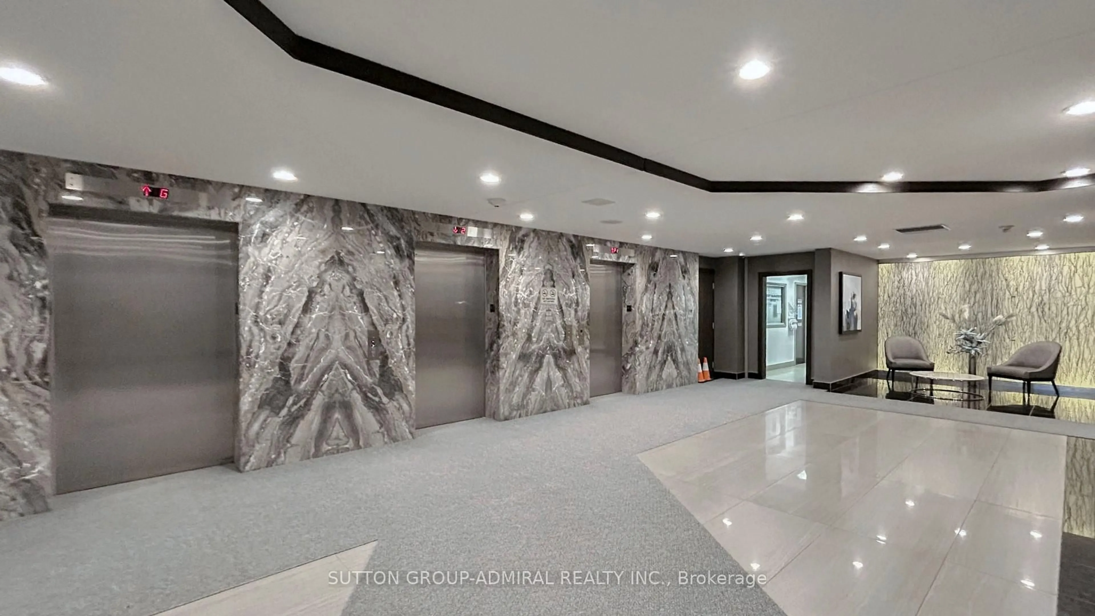 Indoor foyer for 7601 Bathurst St #201, Vaughan Ontario L4J 4H5