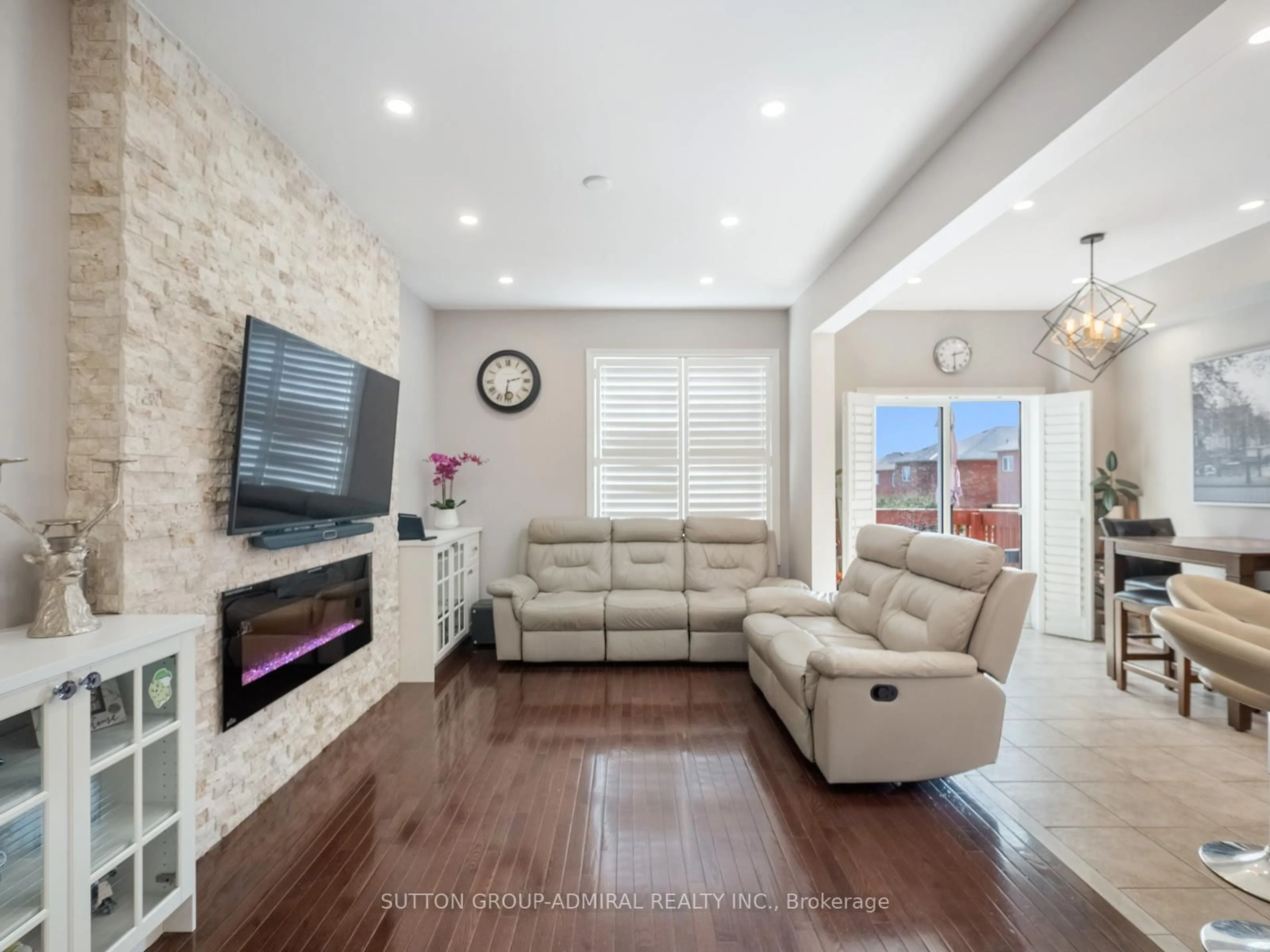 Living room with furniture, unknown for 84 Hawkes Dr, Richmond Hill Ontario L4S 0C4