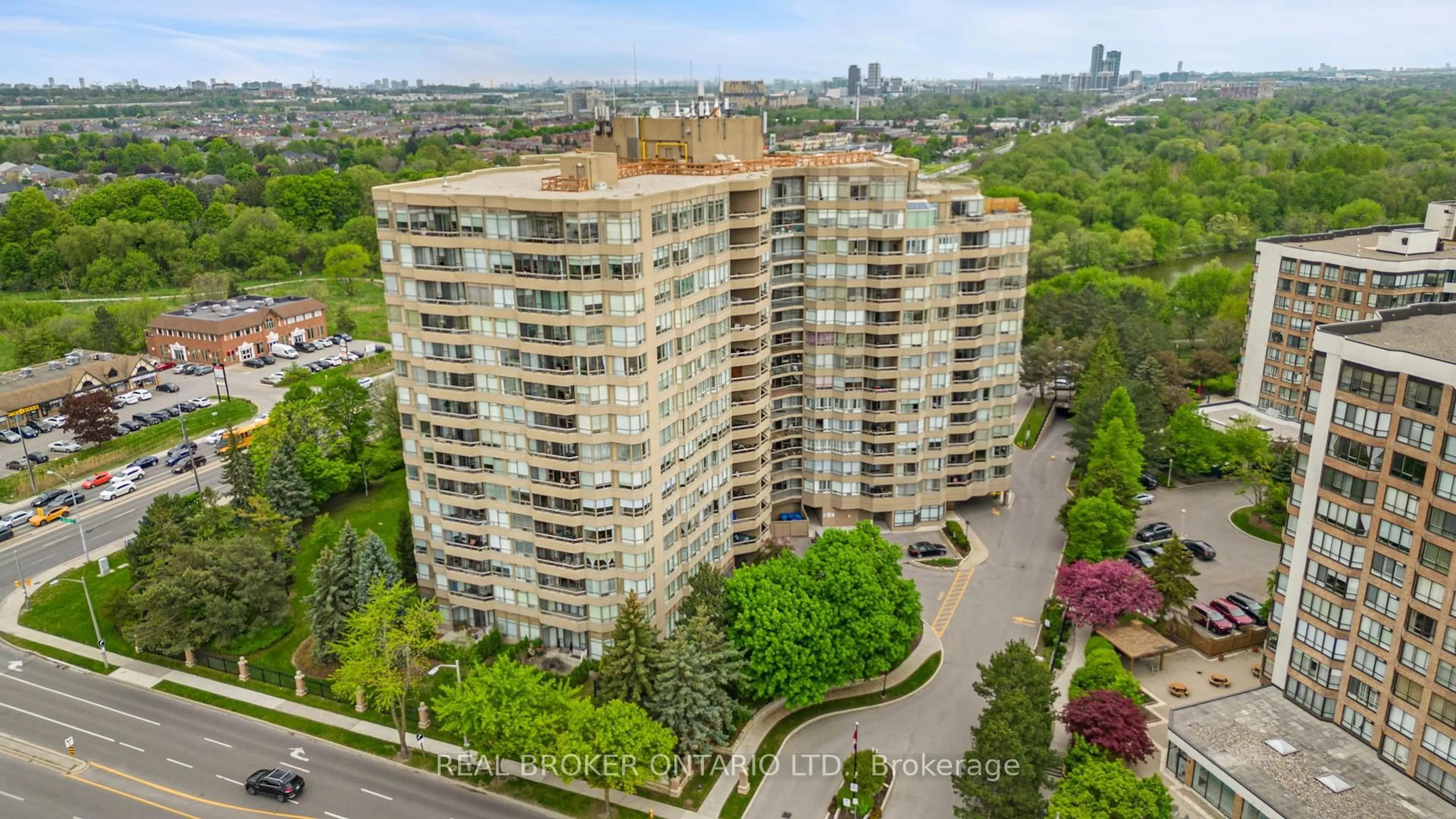 A pic from outside/outdoor area/front of a property/back of a property/a pic from drone, city buildings view from balcony for 610 Bullock Dr #PH5, Markham Ontario L3R 0G1