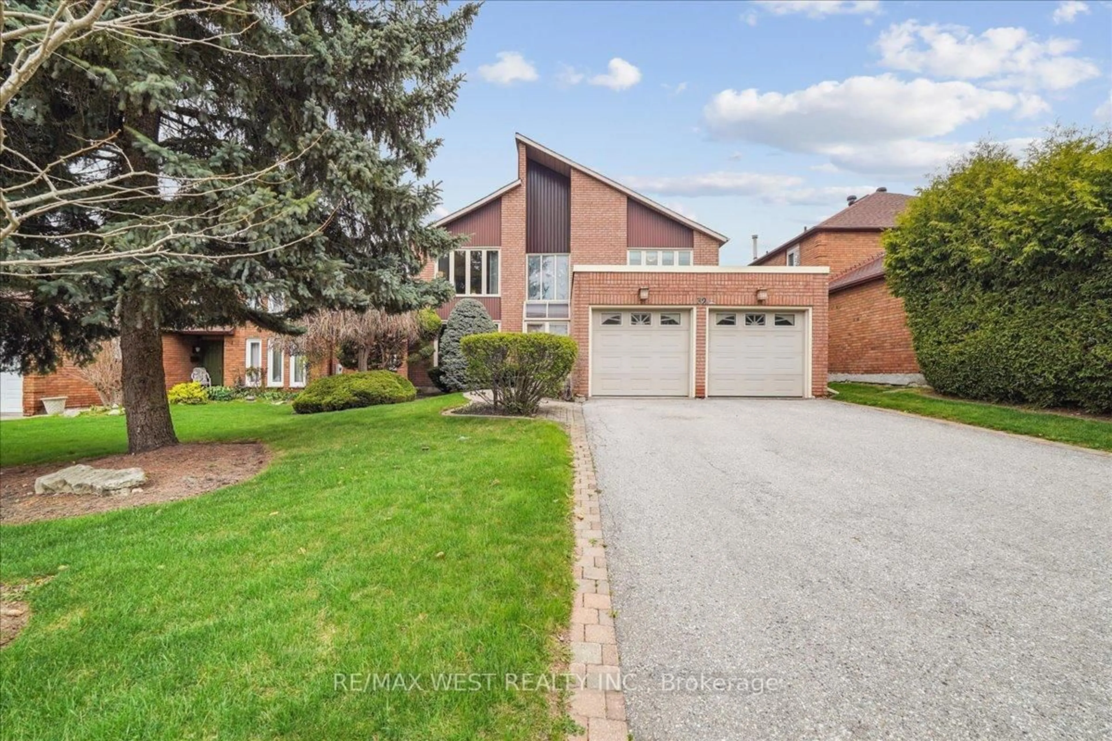 Home with brick exterior material, street for 32 Delancey Cres, Markham Ontario L3P 7E2