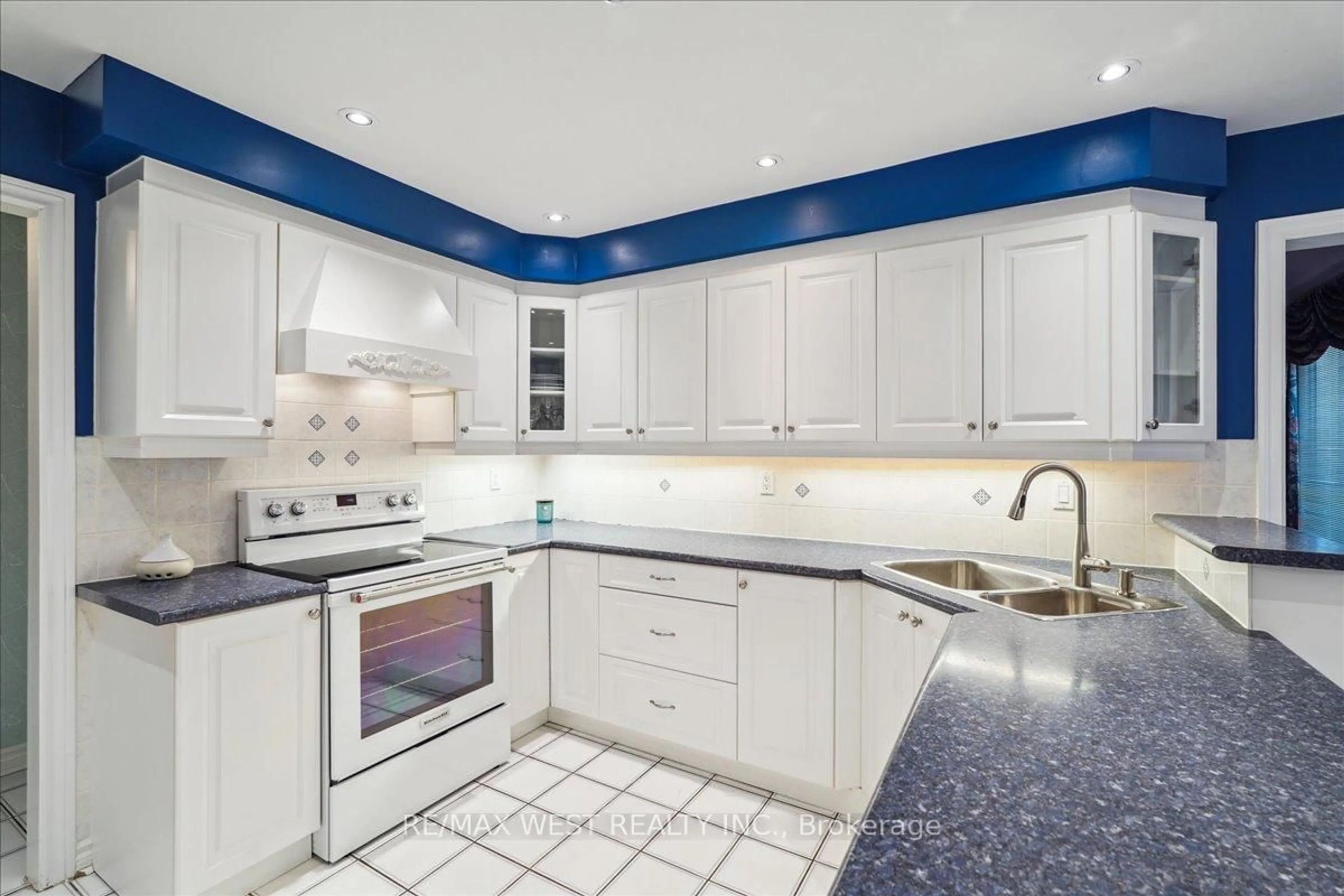 Contemporary kitchen, ceramic/tile floor for 32 Delancey Cres, Markham Ontario L3P 7E2