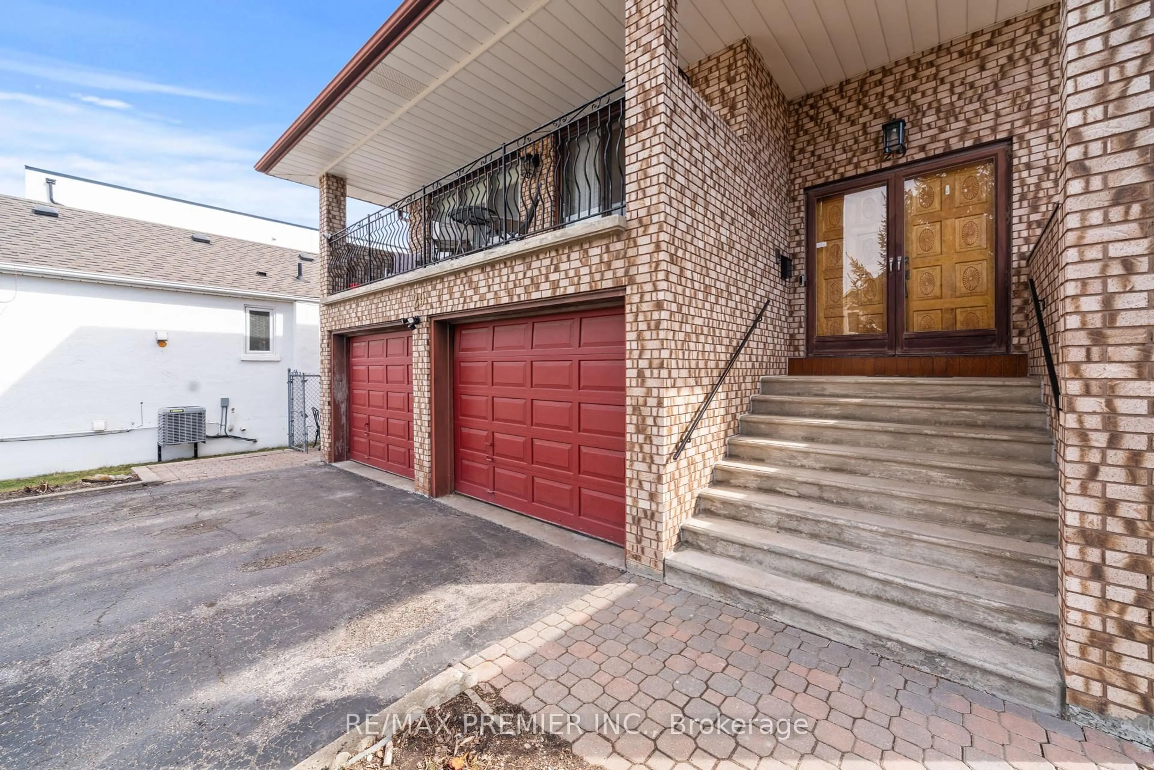 Home with brick exterior material, street for 29 Ellerby Sq, Vaughan Ontario L4L 1N2