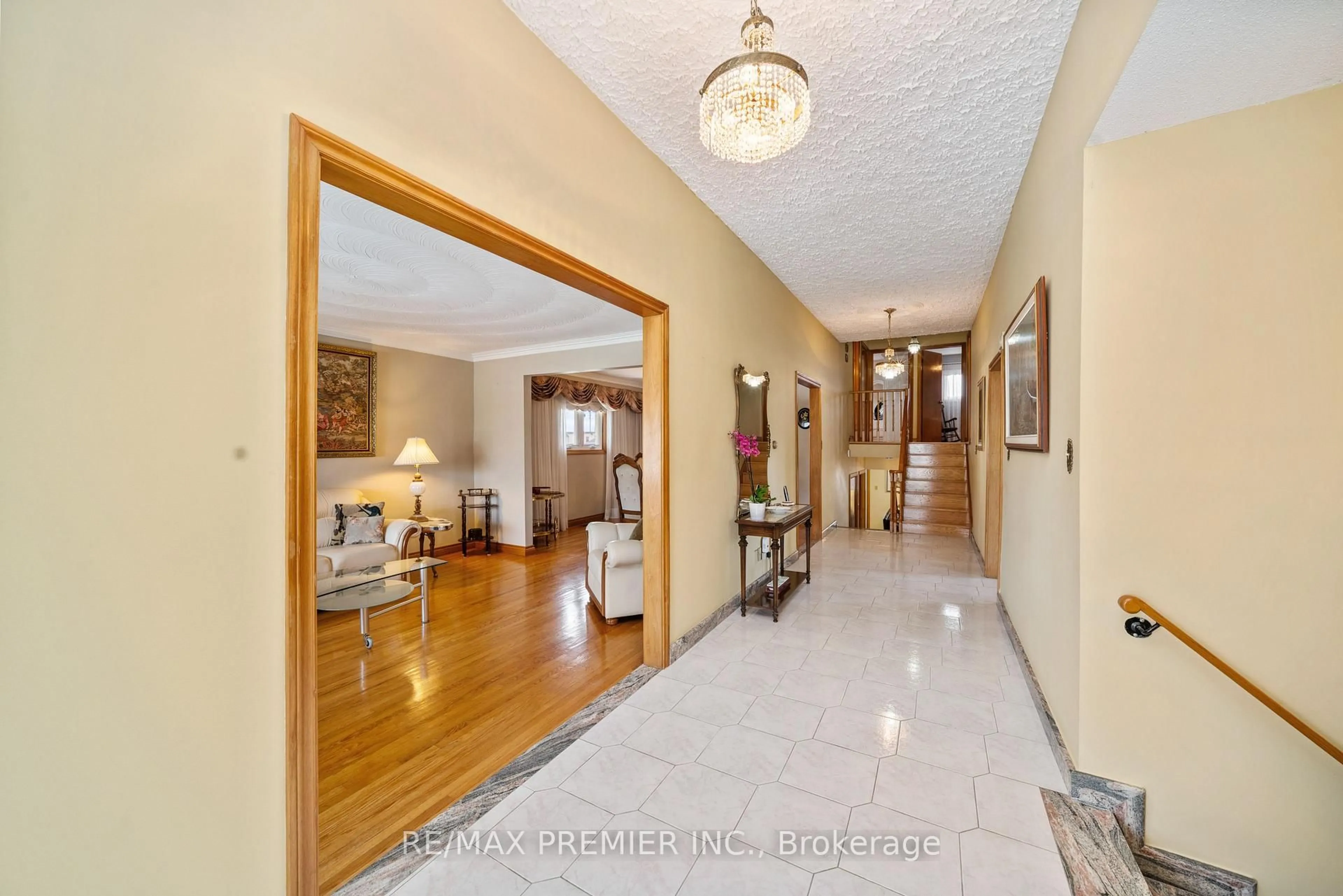Indoor foyer for 29 Ellerby Sq, Vaughan Ontario L4L 1N2