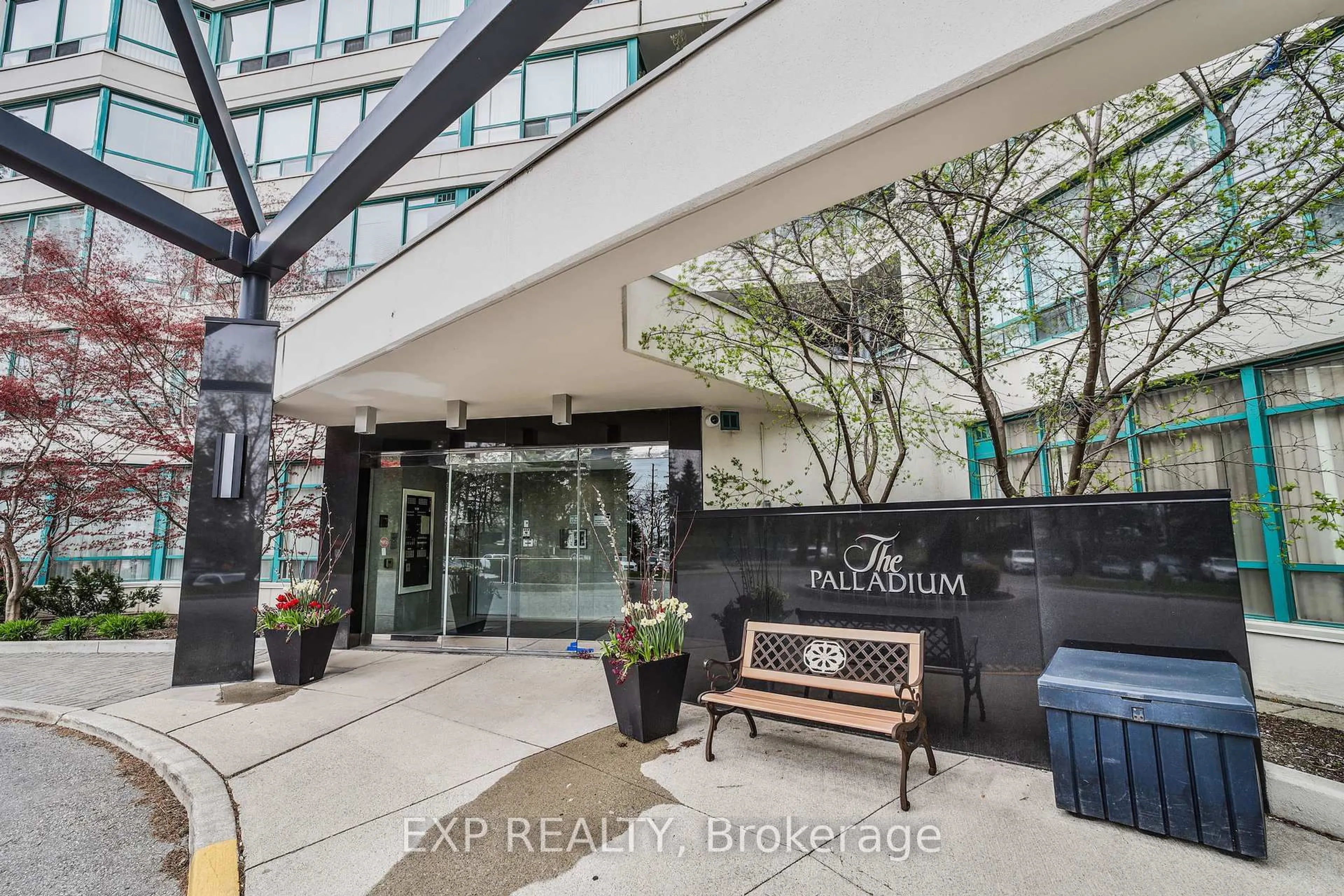 Indoor foyer for 7250 Yonge St #306, Vaughan Ontario L4J 7X1