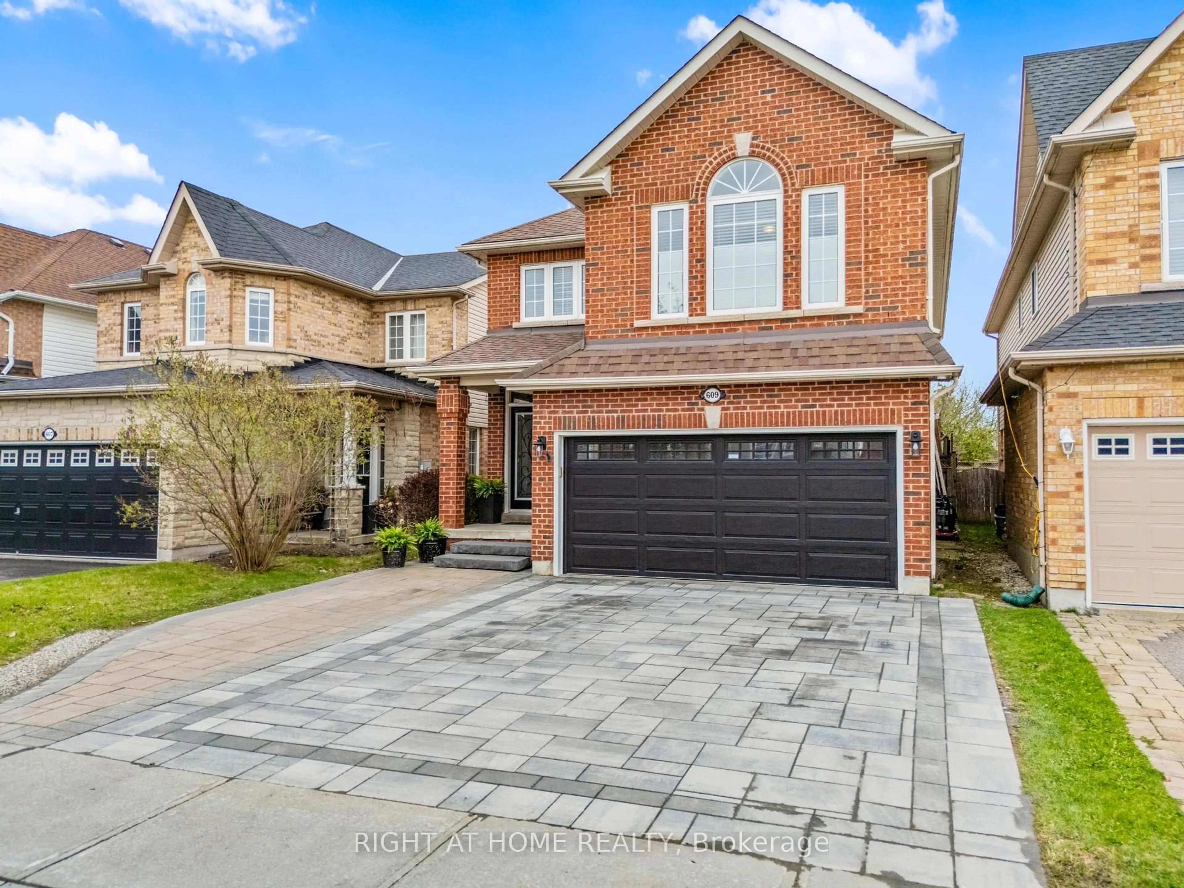 Home with brick exterior material, street for 609 Mcbean Ave, Newmarket Ontario L3X 2L5
