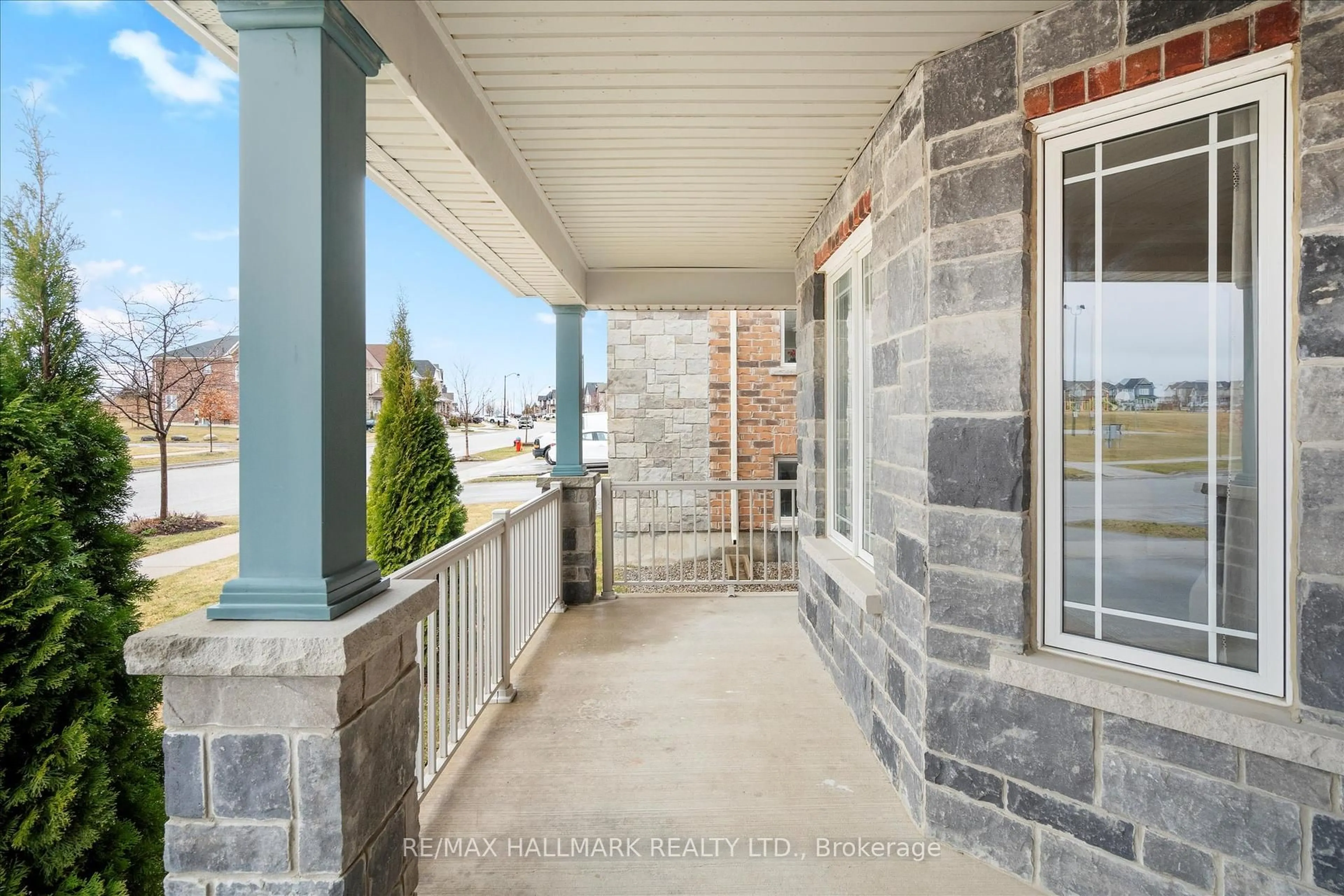 Patio, street for 1377 Lormel Gate, Innisfil Ontario L0L 1W0