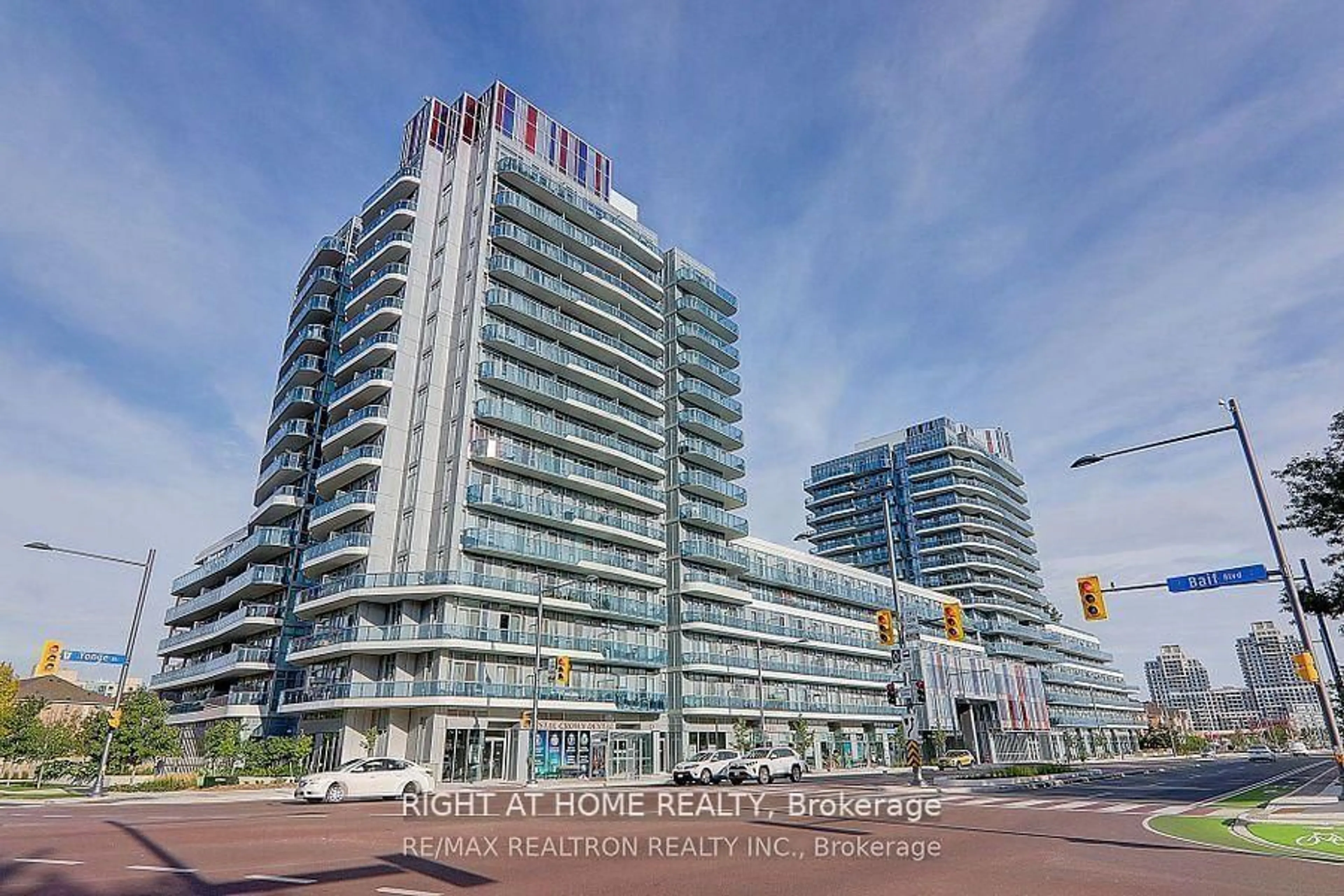 Blurry image for 9471 Yonge St #335, Richmond Hill Ontario L4C 1V4