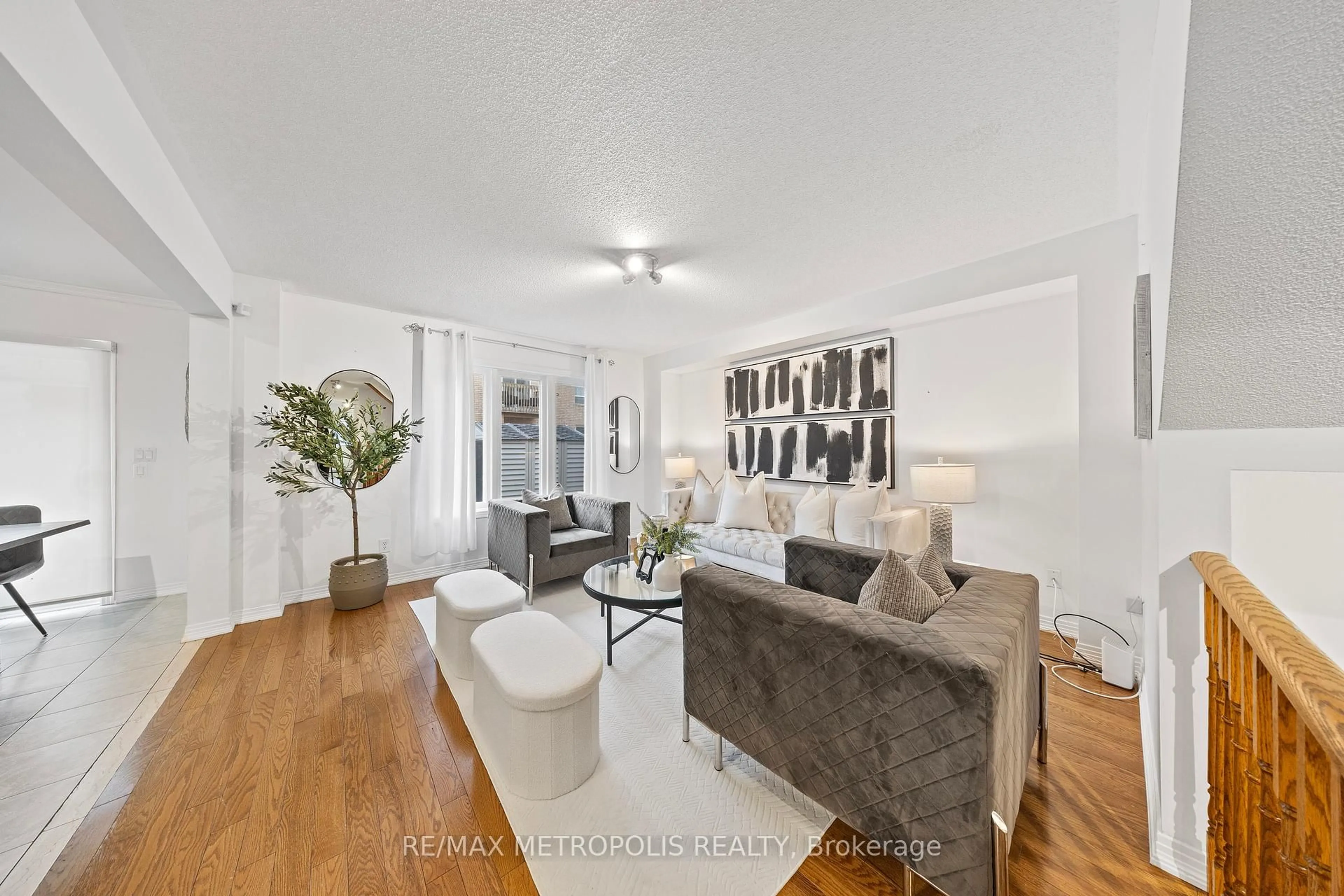 Living room with furniture, unknown for 150 Matthew Boyd Cres, Newmarket Ontario L3X 3C6