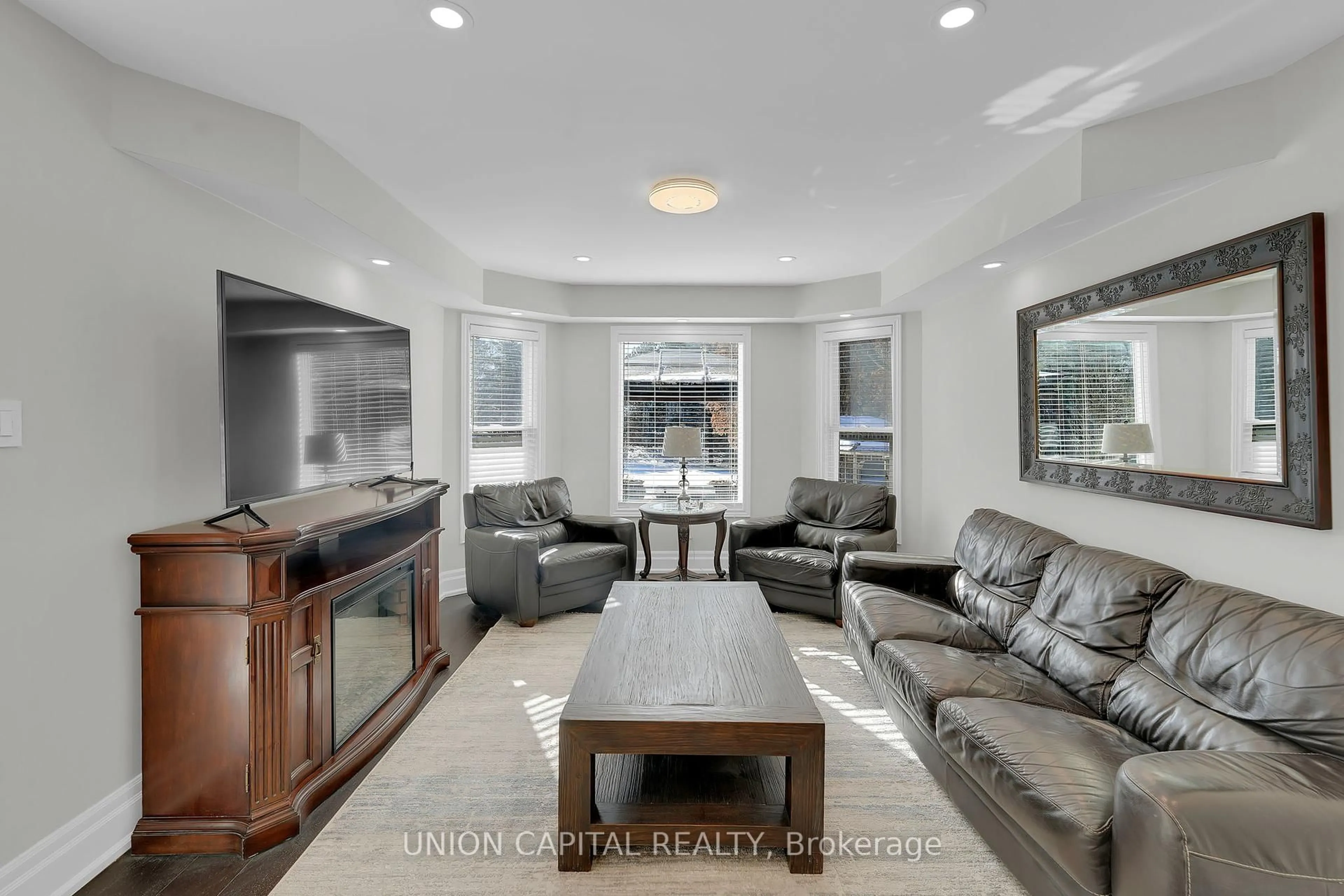 Living room with furniture, unknown for 12 Reesor Pl, Whitchurch-Stouffville Ontario L4A 2C6