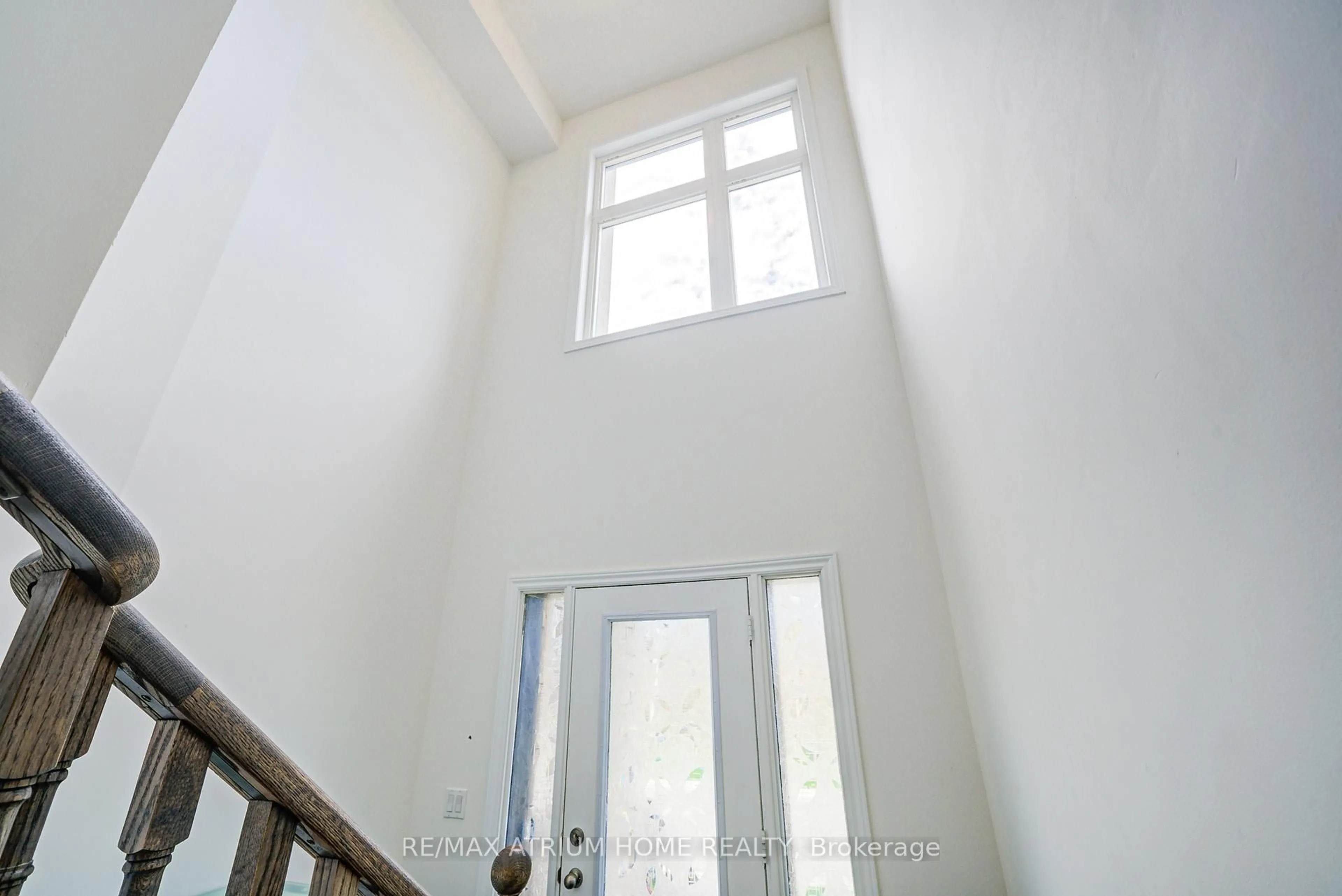 Indoor foyer for 47 Puisaya Dr, Richmond Hill Ontario L4E 1L2