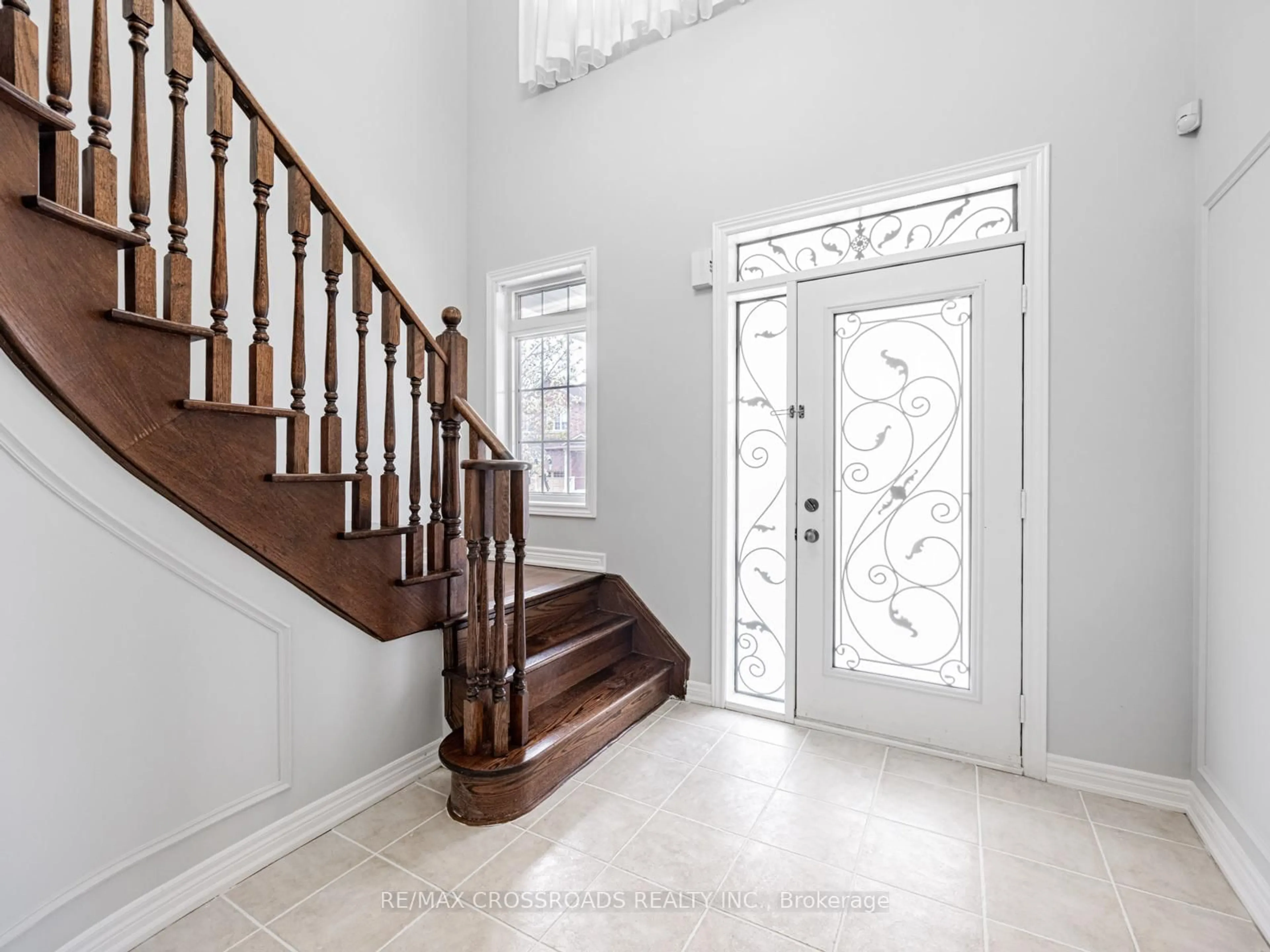Indoor entryway for 90 Reginald Lamb Cres, Markham Ontario L6B 0B5