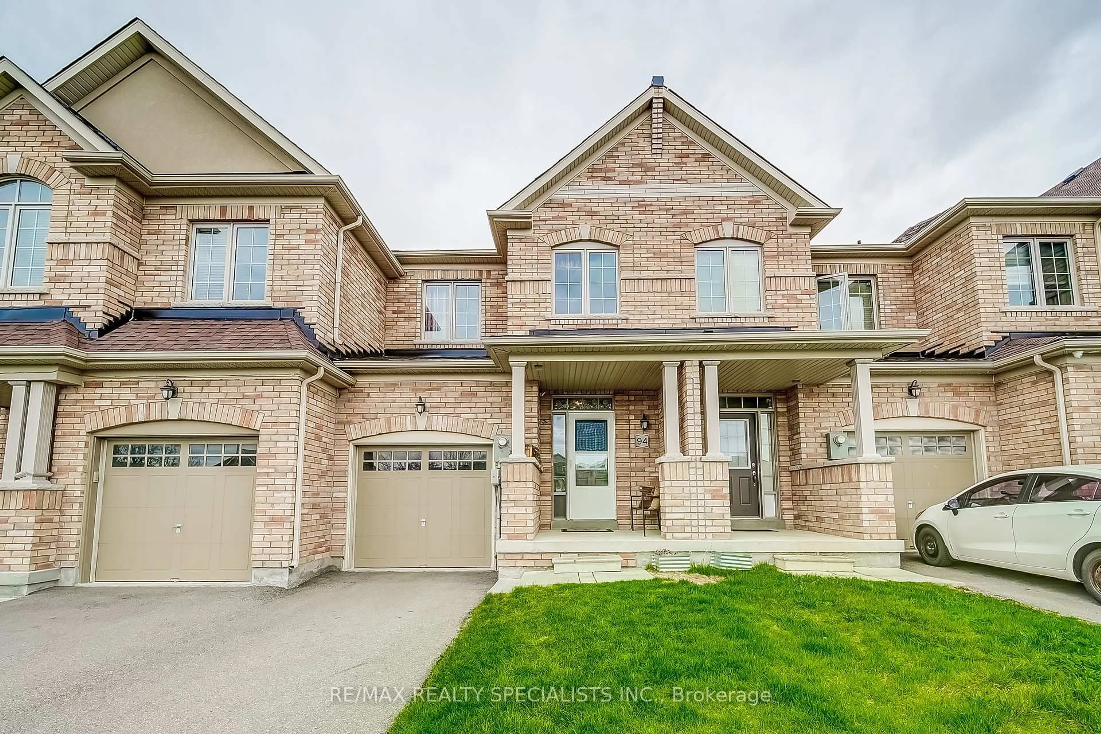 Home with brick exterior material, street for 94 Fortis Cres, Bradford West Gwillimbury Ontario L3Z 0W2