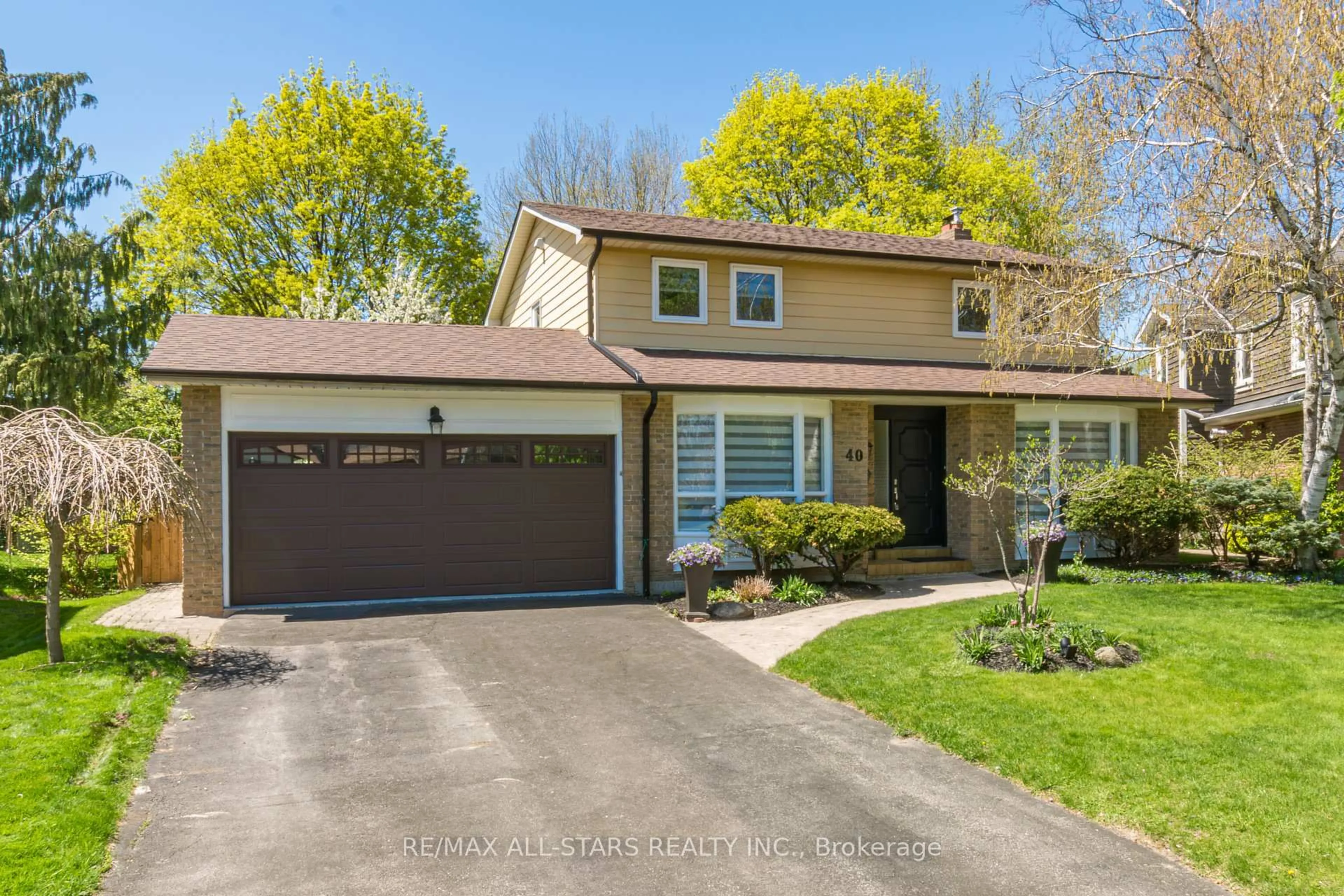 Home with vinyl exterior material, street for 40 Sir Gawaine Pl, Markham Ontario L3P 3A2