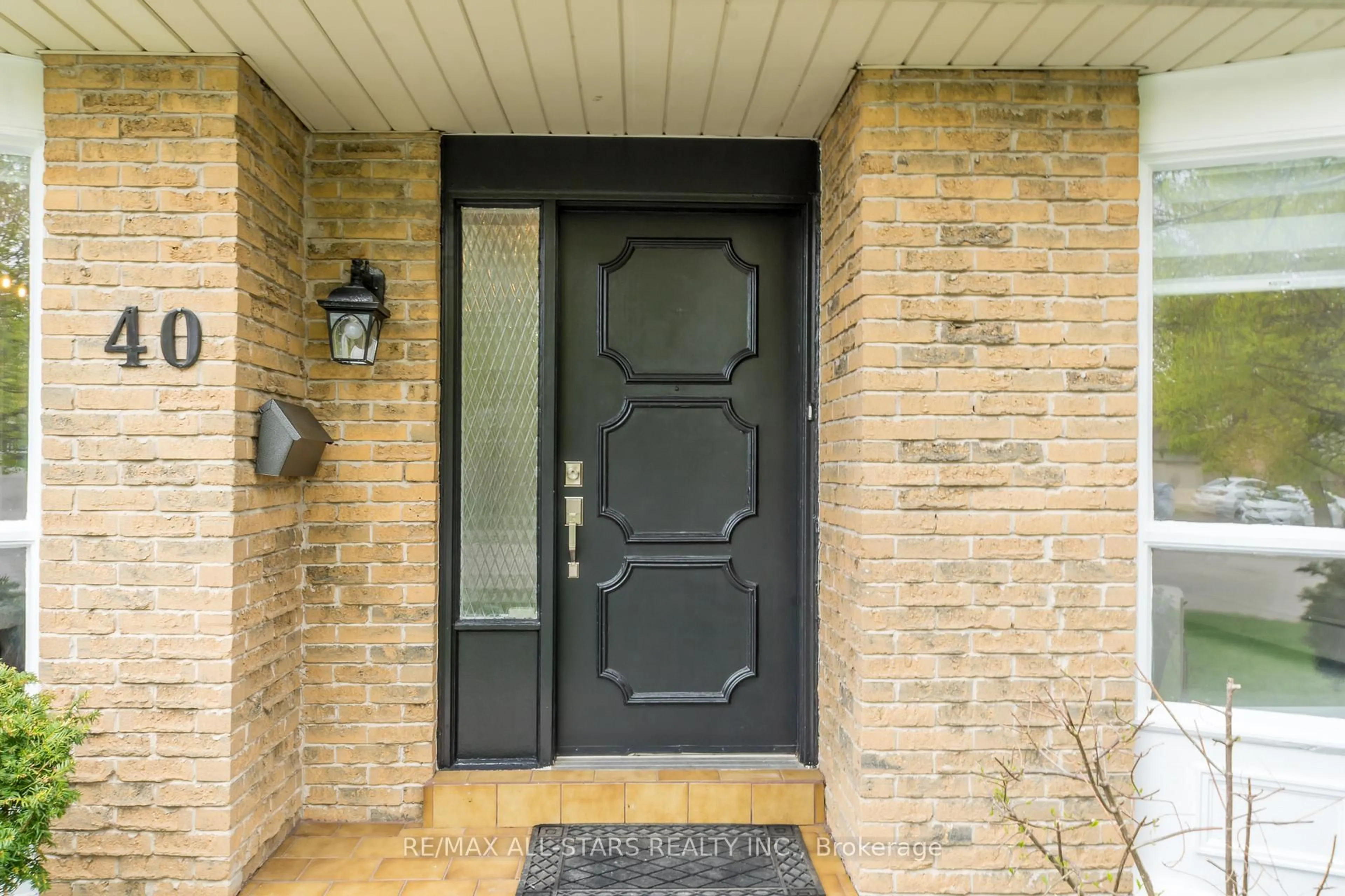 Indoor entryway for 40 Sir Gawaine Pl, Markham Ontario L3P 3A2