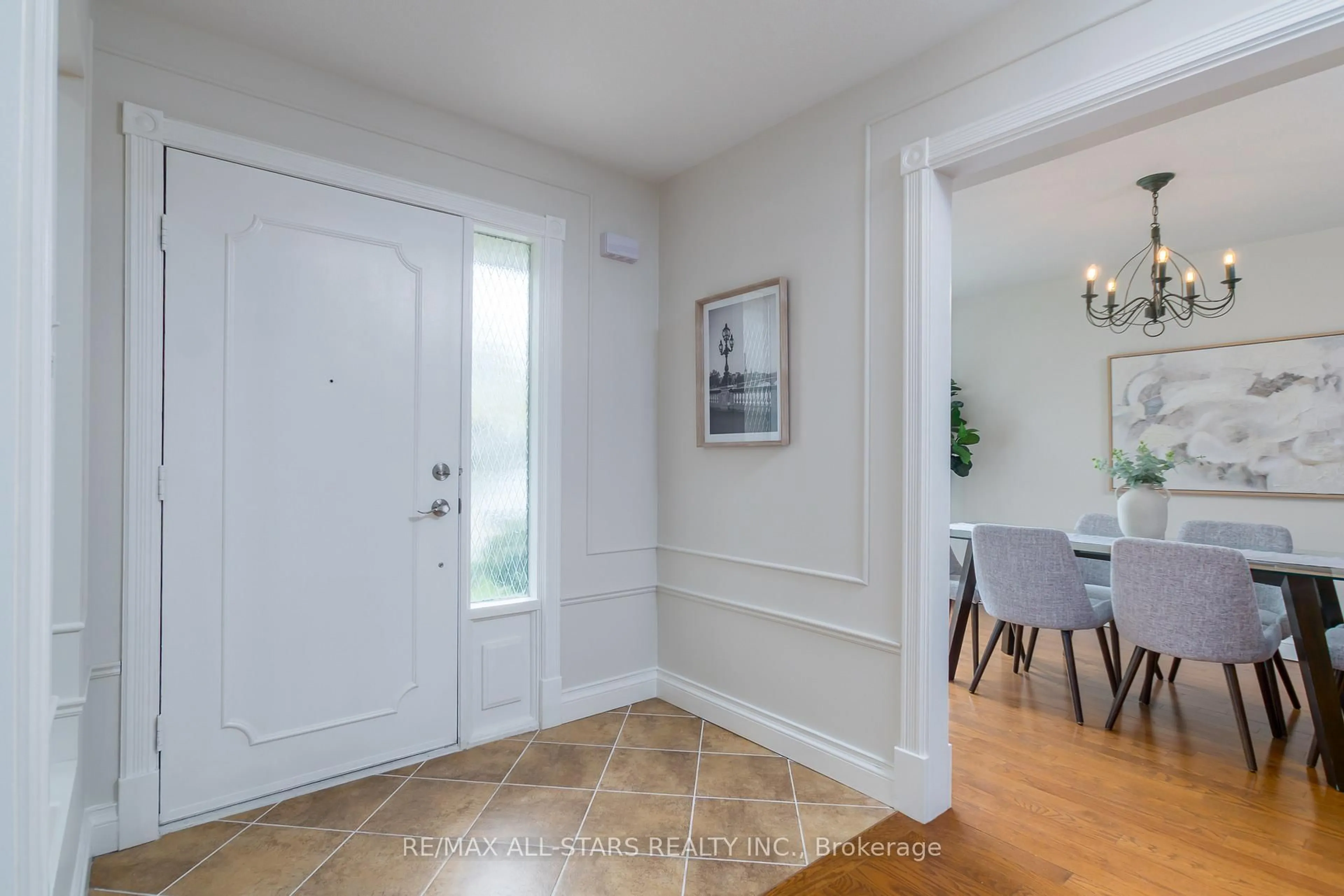 Indoor entryway for 40 Sir Gawaine Pl, Markham Ontario L3P 3A2