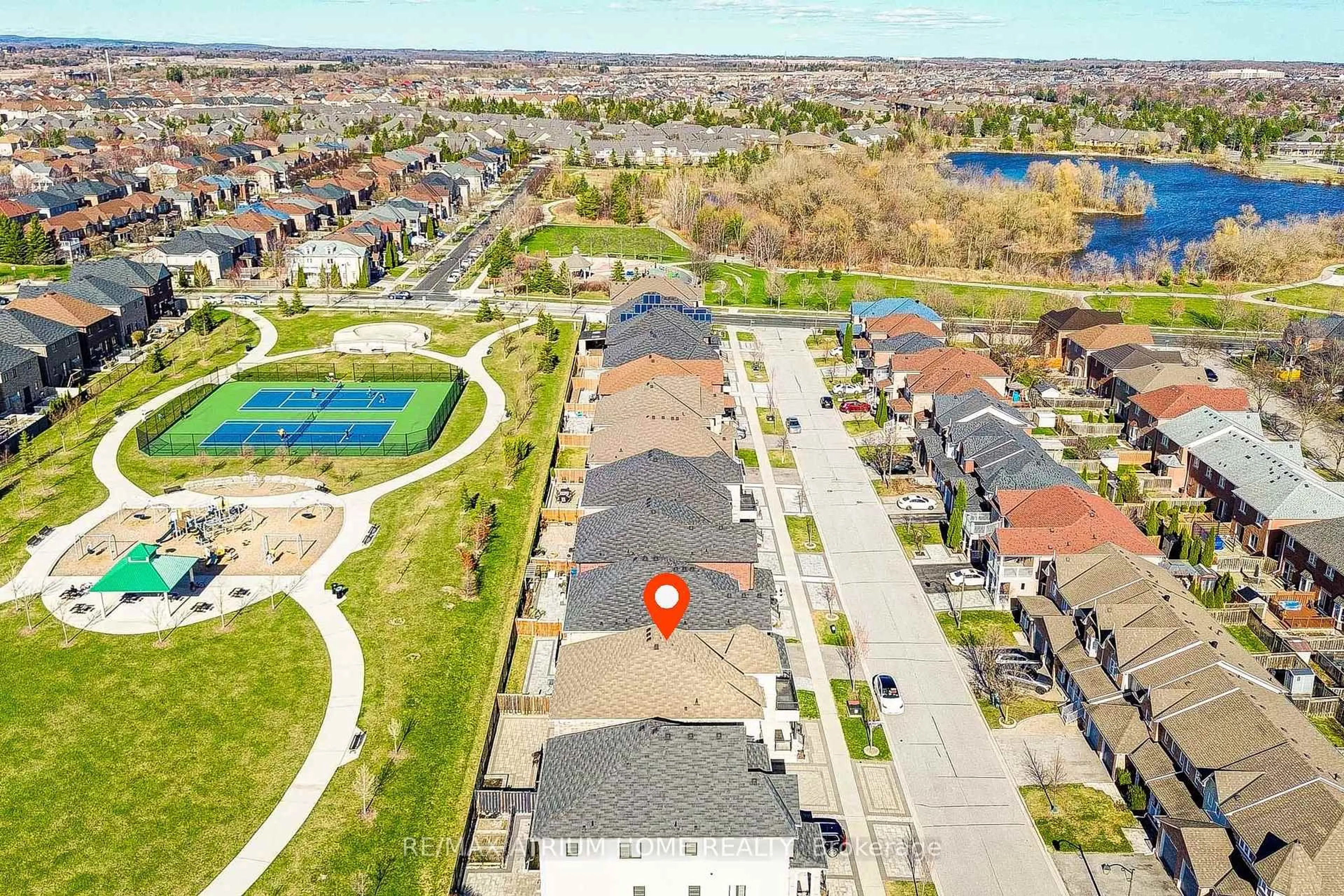 A pic from outside/outdoor area/front of a property/back of a property/a pic from drone, water/lake/river/ocean view for 127 Maple Ridge Cres, Markham Ontario L6E 1T9