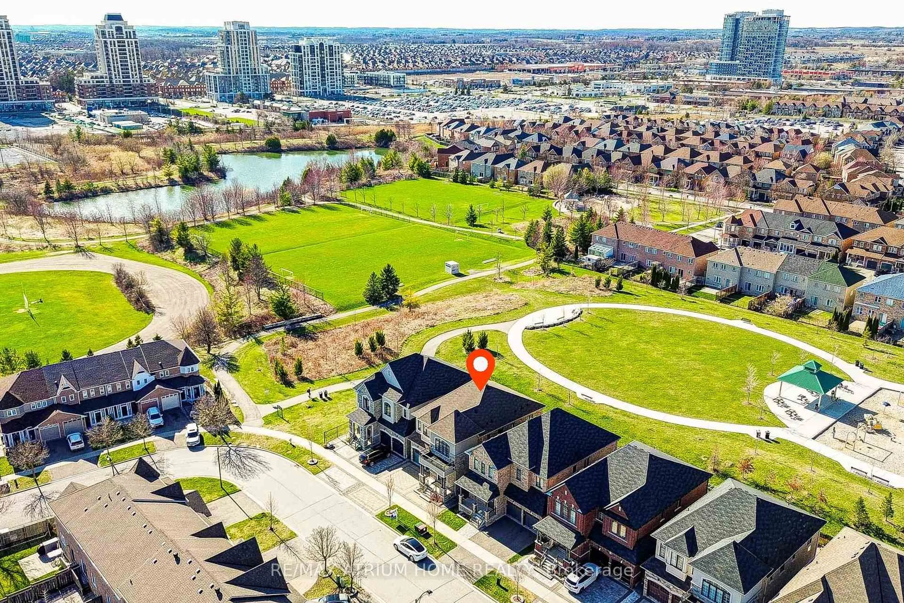 A pic from outside/outdoor area/front of a property/back of a property/a pic from drone, unknown for 127 Maple Ridge Cres, Markham Ontario L6E 1T9