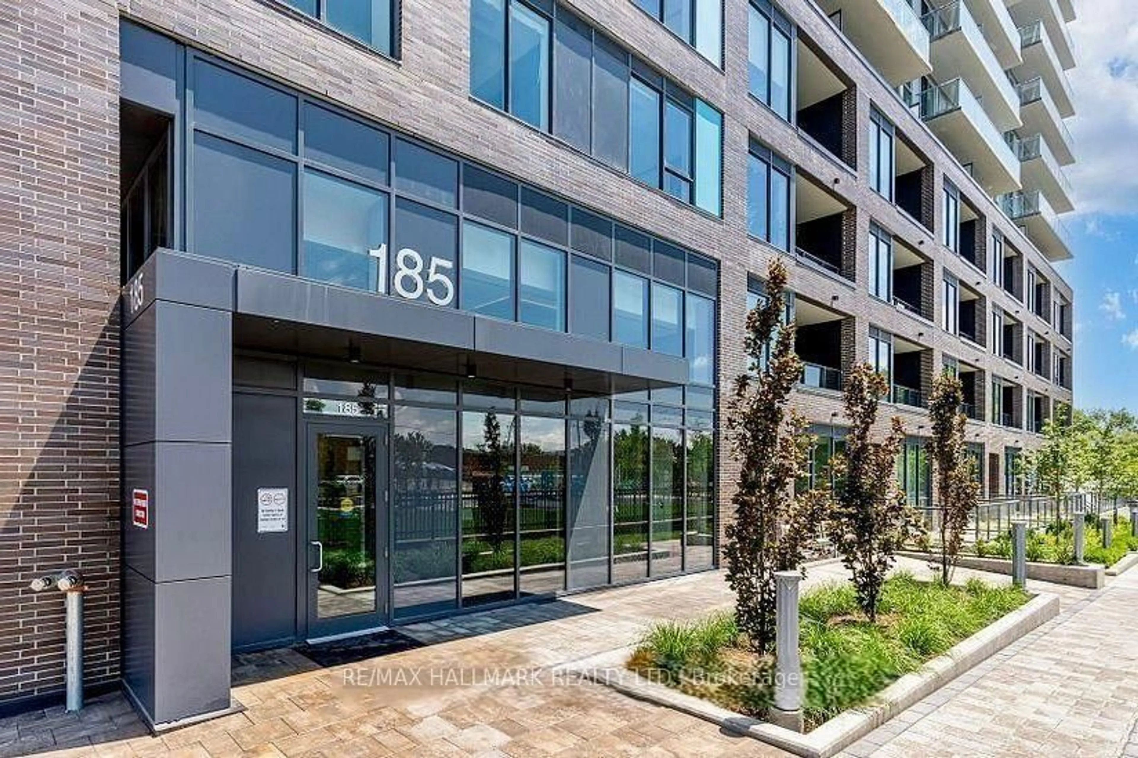 Unknown for 185 Deerfield Rd #1304, Newmarket Ontario L3Y 0G7