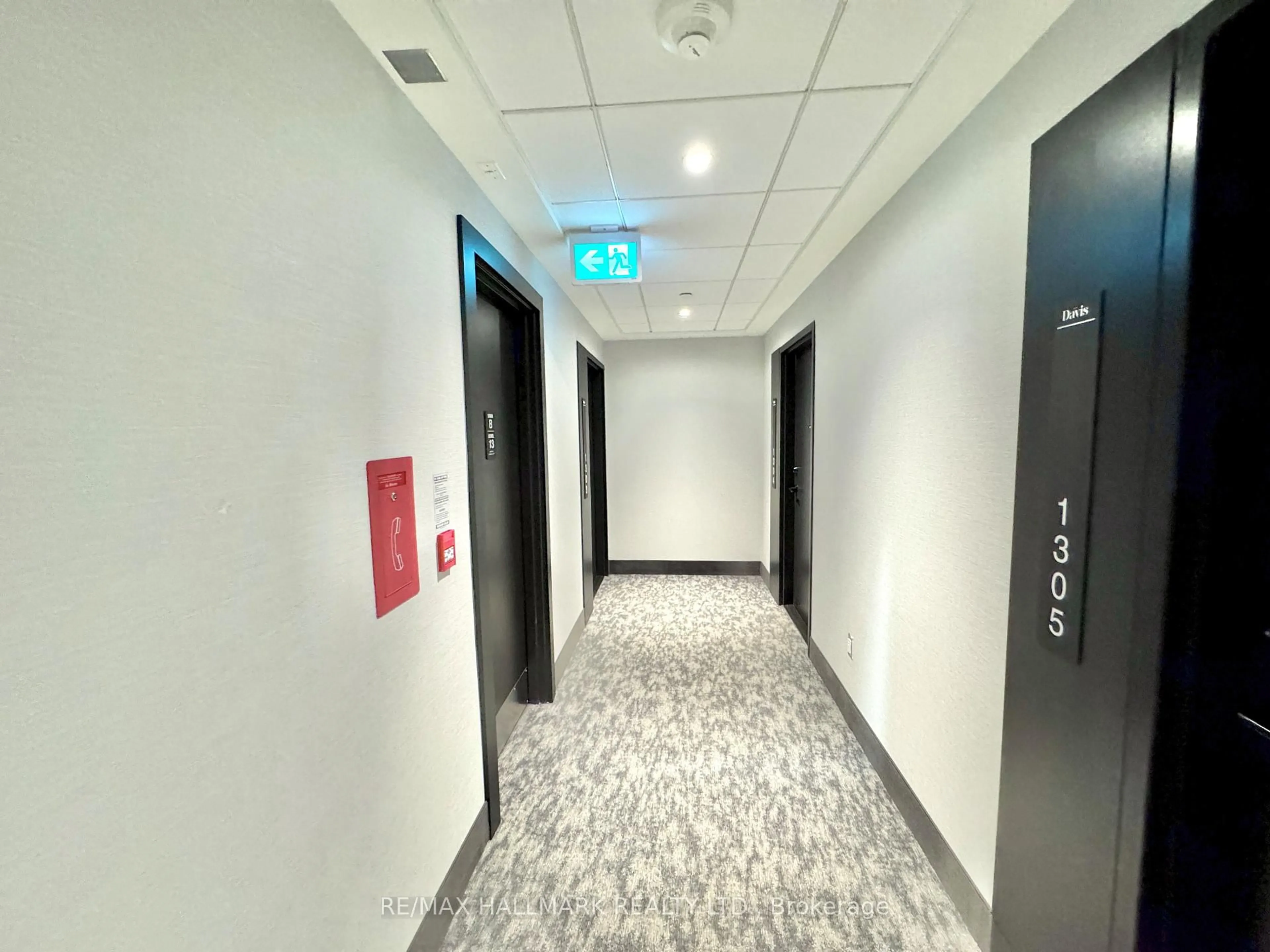 Indoor foyer for 185 Deerfield Rd #1304, Newmarket Ontario L3Y 0G7