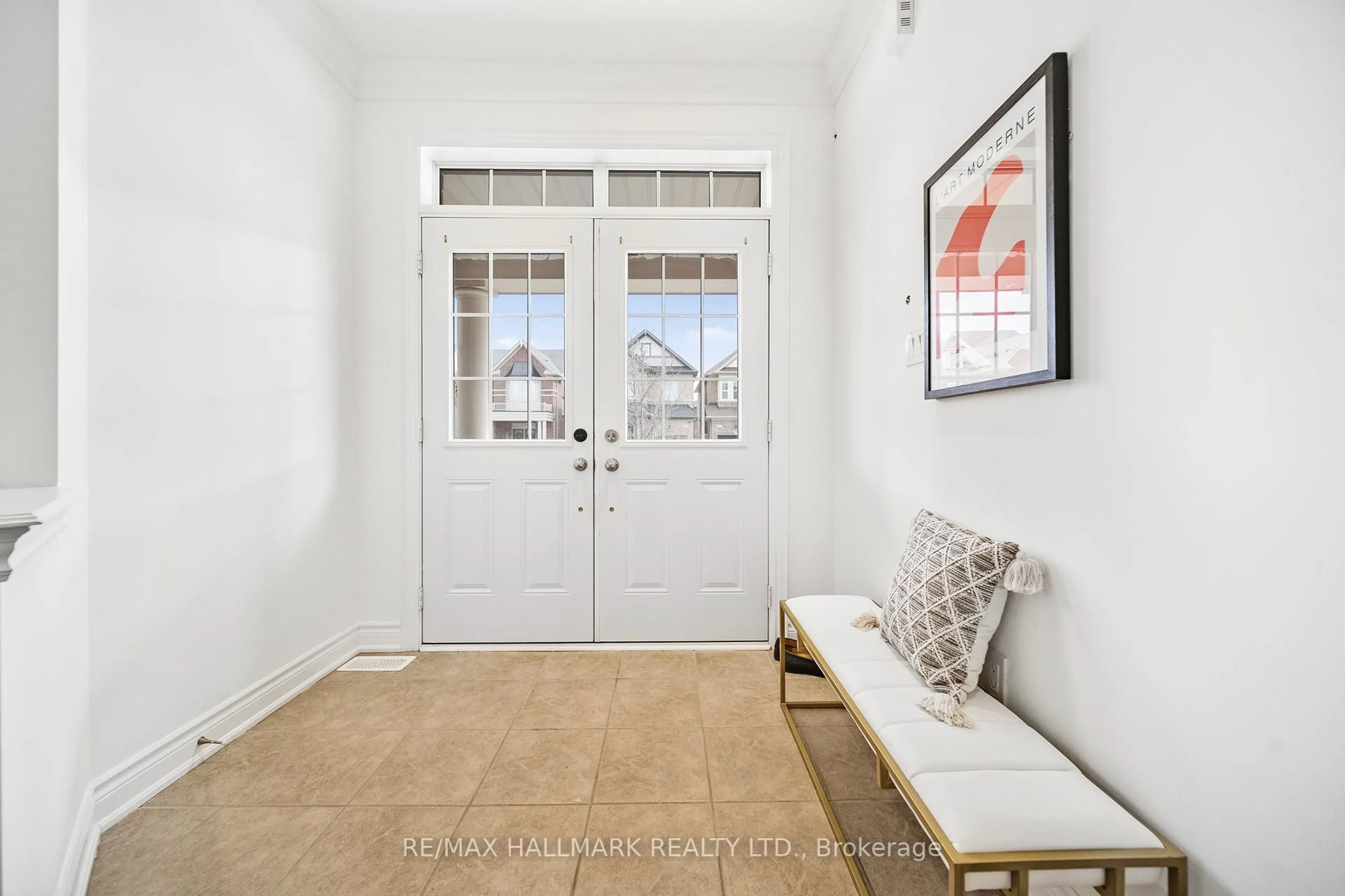 Indoor entryway for 28 Kincardine St, Vaughan Ontario L4H 4H7