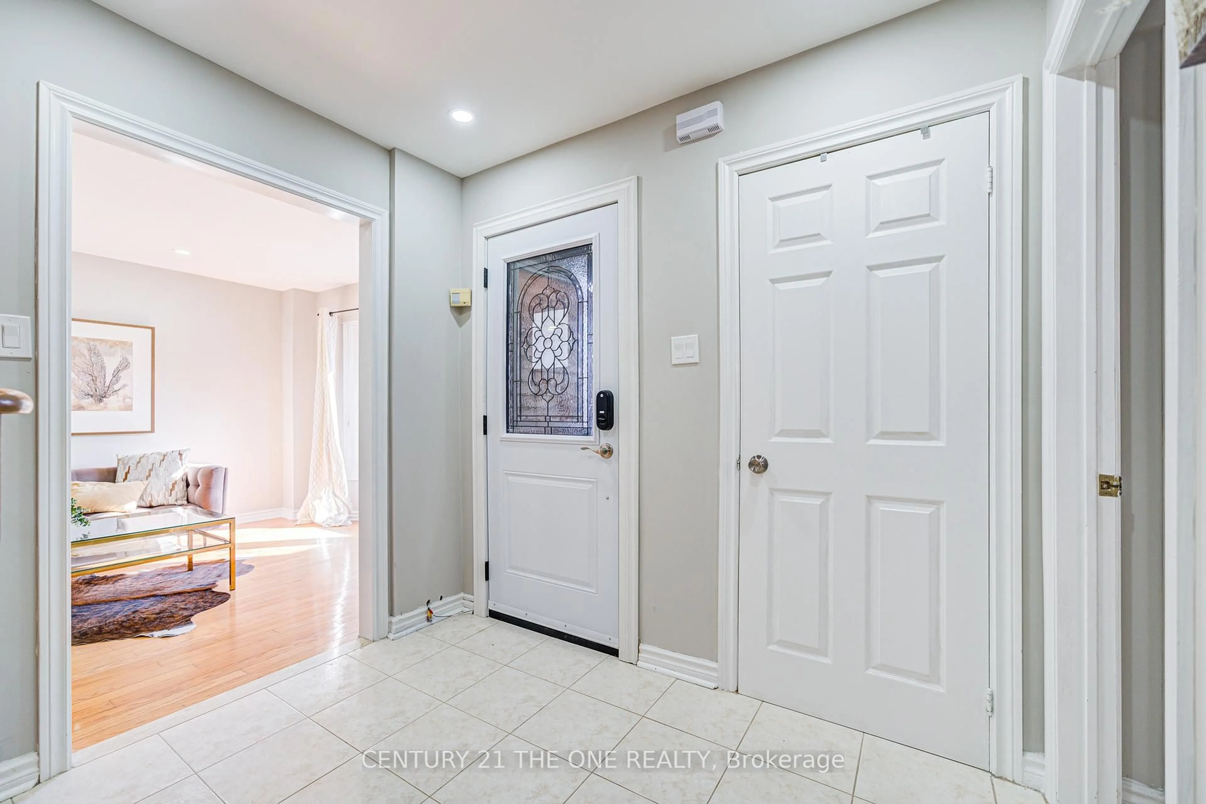 Indoor entryway for 12 Featherstone Ave, Markham Ontario L3S 2E5