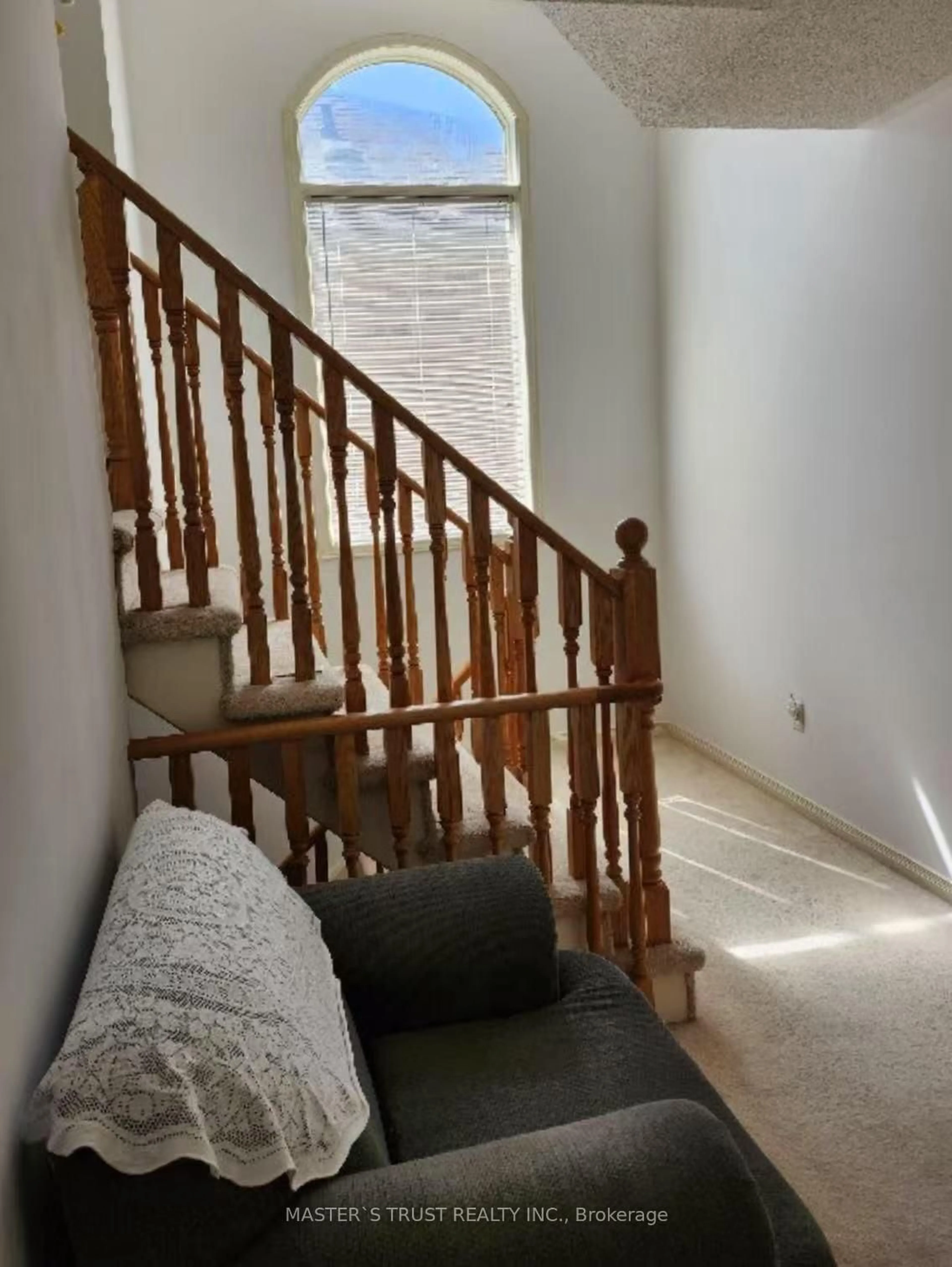 Stairs for 137 Nahanni Dr, Richmond Hill Ontario L4B 4L5