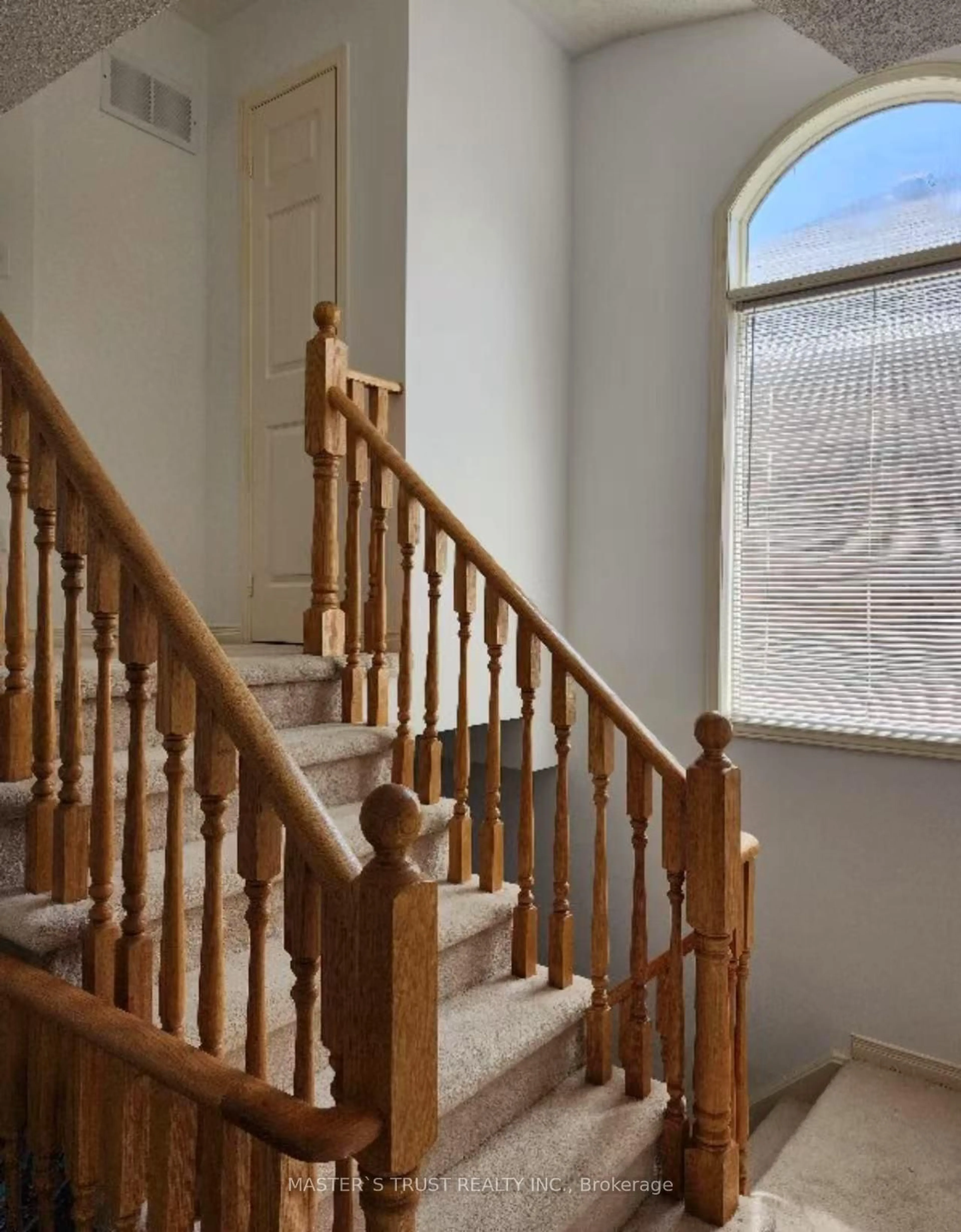 Stairs for 137 Nahanni Dr, Richmond Hill Ontario L4B 4L5