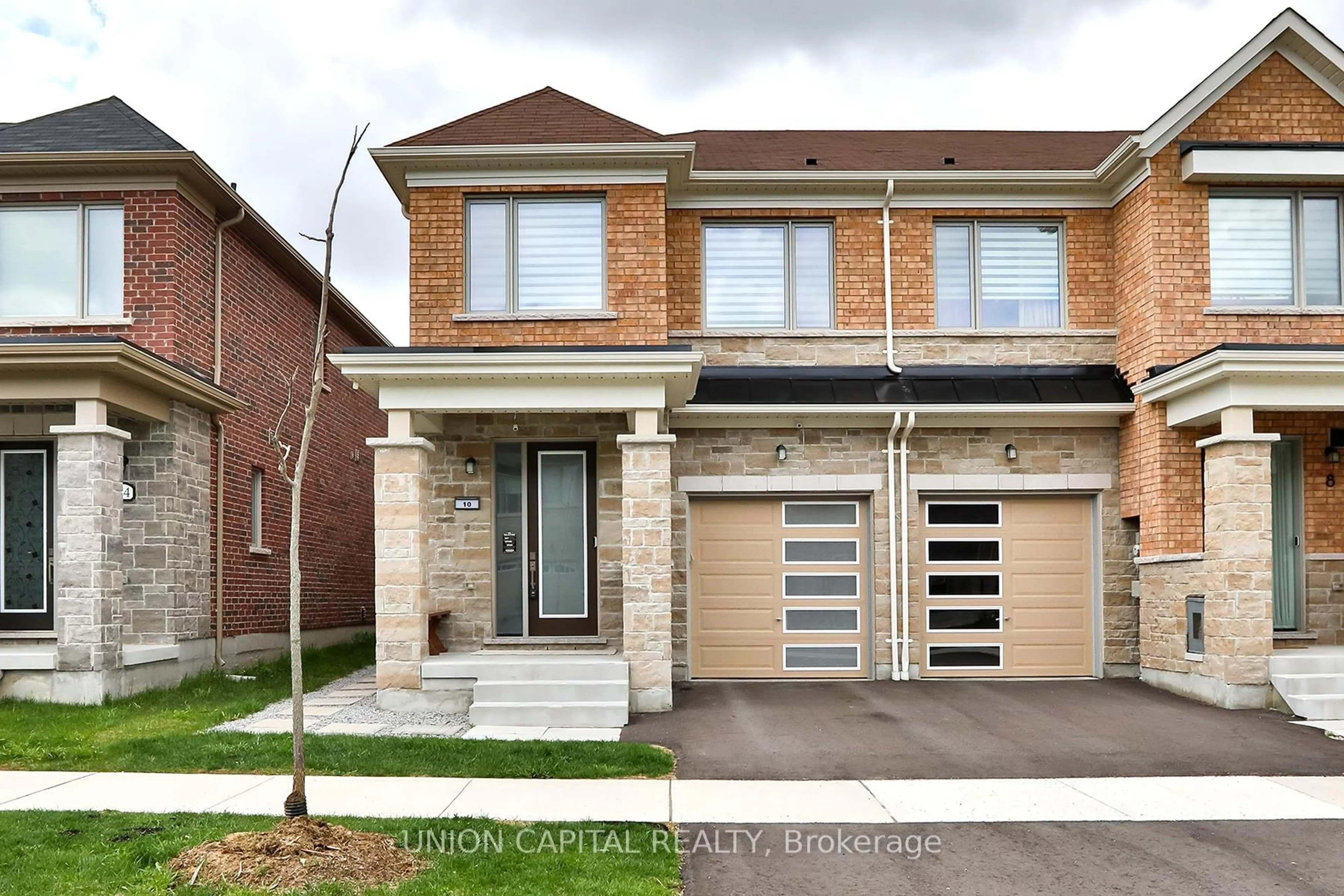 Home with brick exterior material, street for 10 Flower Garden Tr, Whitchurch-Stouffville Ontario L4A 4V4