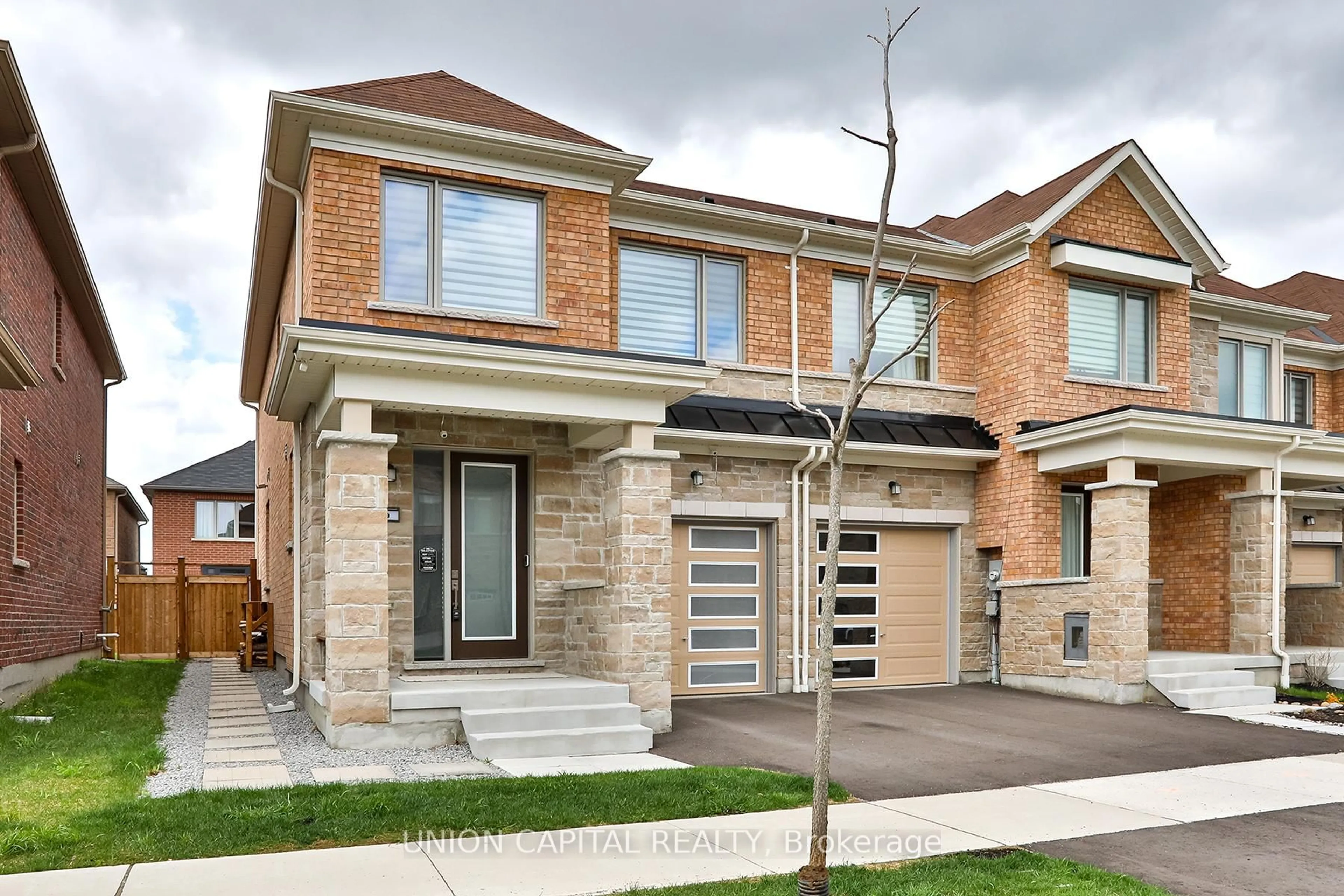 Home with brick exterior material, street for 10 Flower Garden Tr, Whitchurch-Stouffville Ontario L4A 4V4