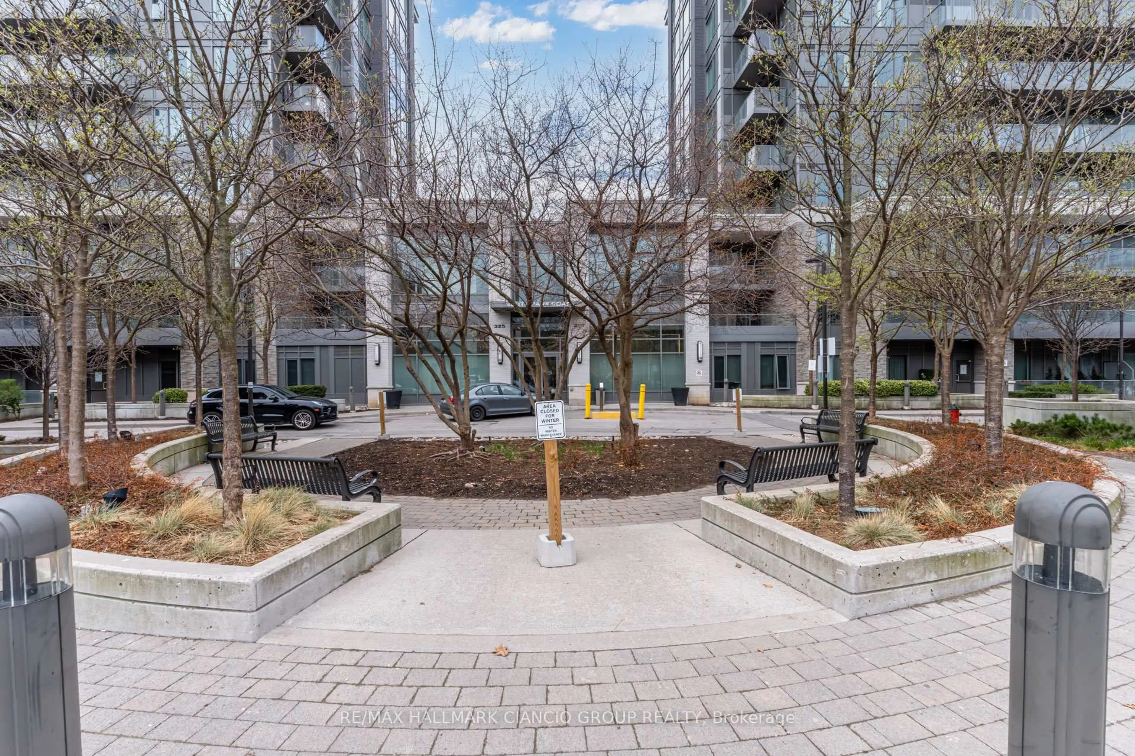 Patio, street for 325 South Park Rd #Rg15, Markham Ontario L3T 0B8