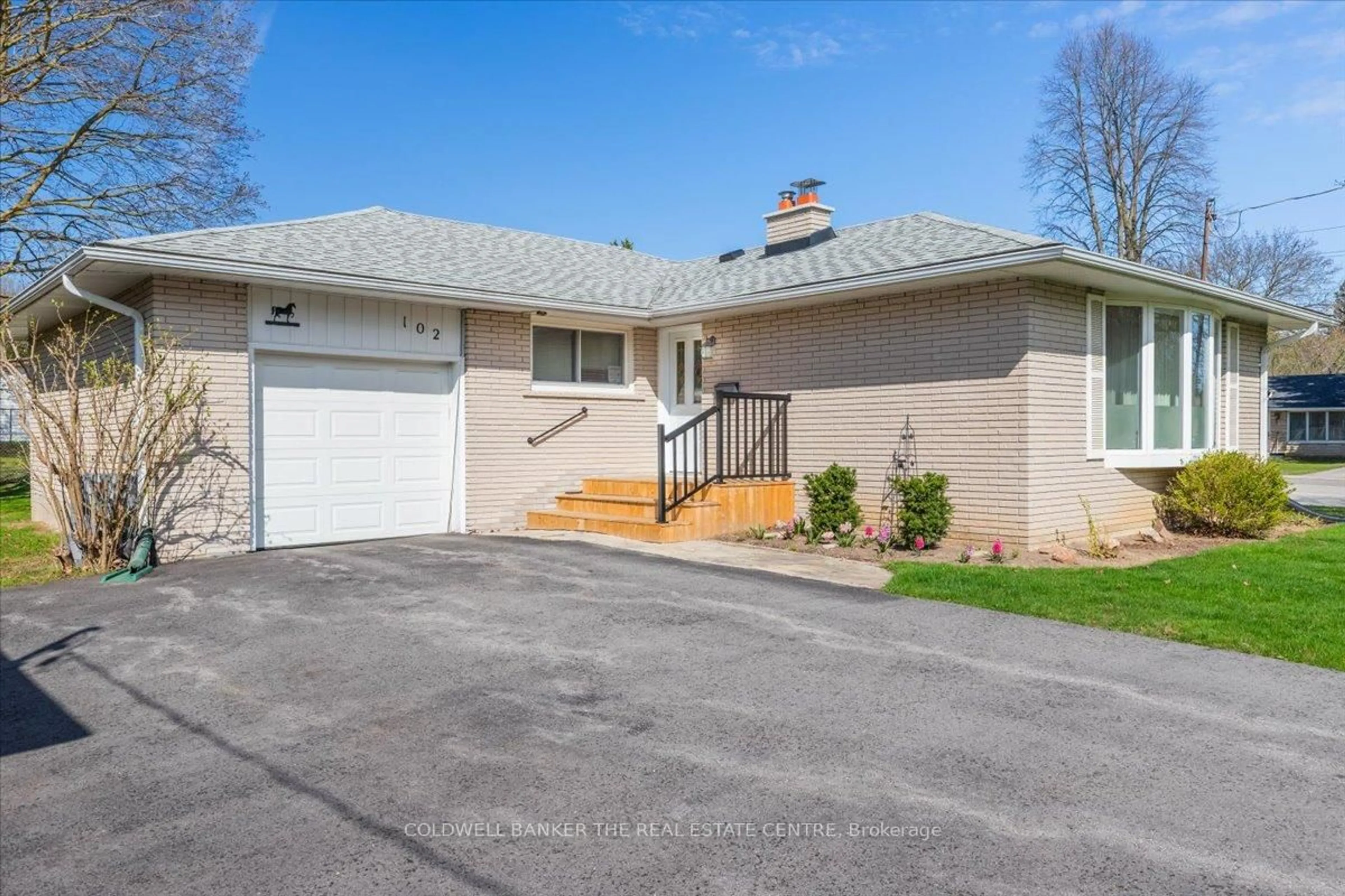 Unknown for 102 Park Ave, Newmarket Ontario L3Y 1T7