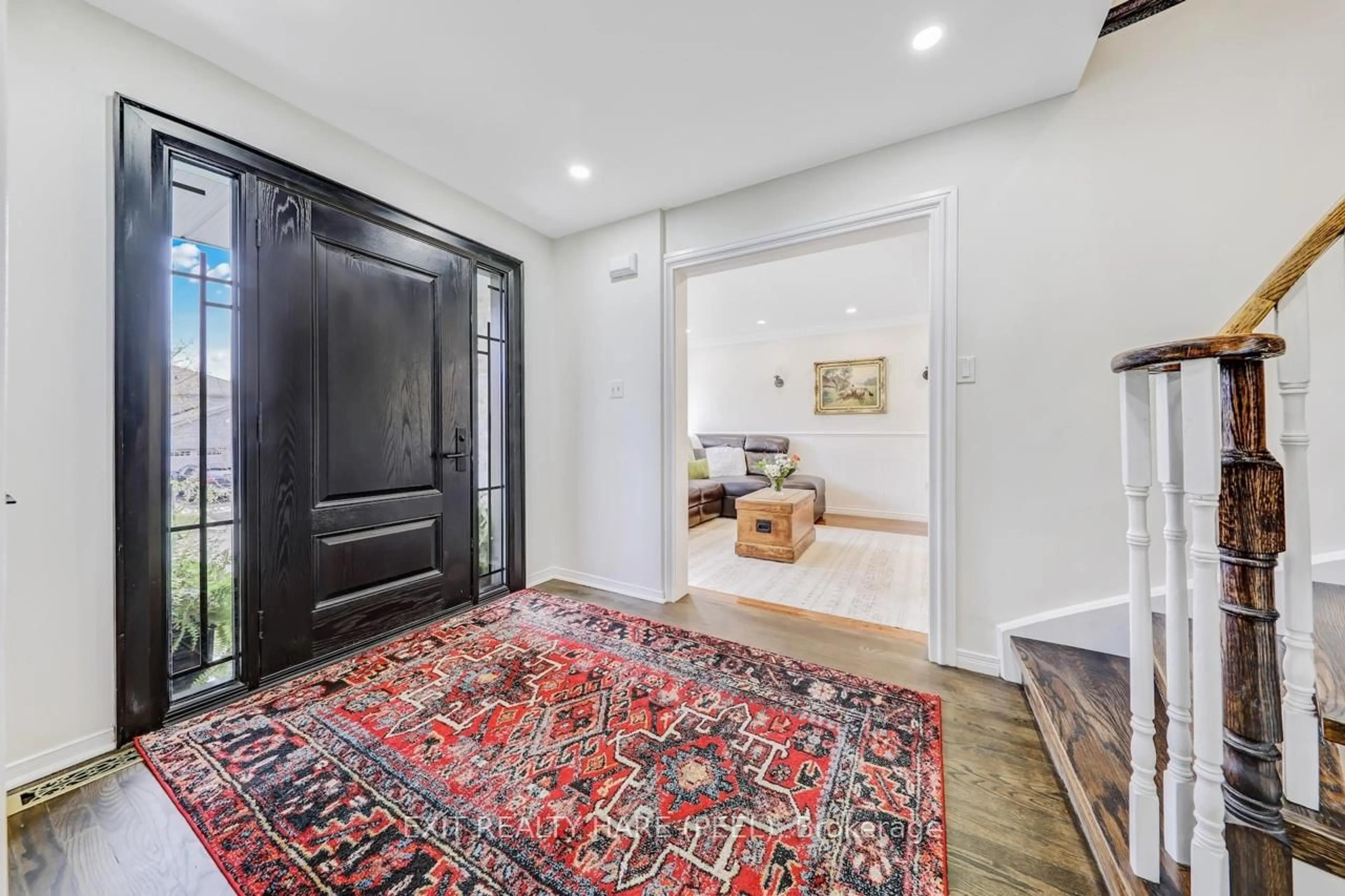 Indoor entryway for 16 Autumn Way, Aurora Ontario L4G 4P1