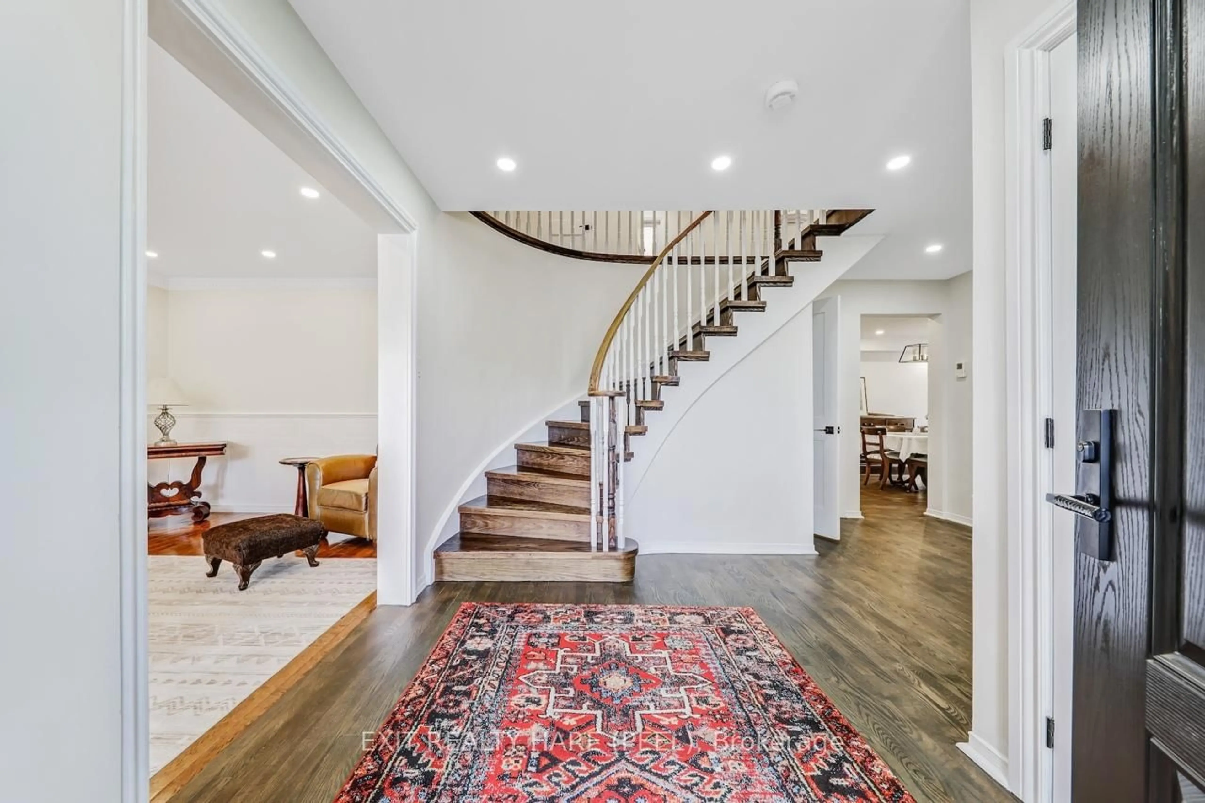 Indoor foyer for 16 Autumn Way, Aurora Ontario L4G 4P1
