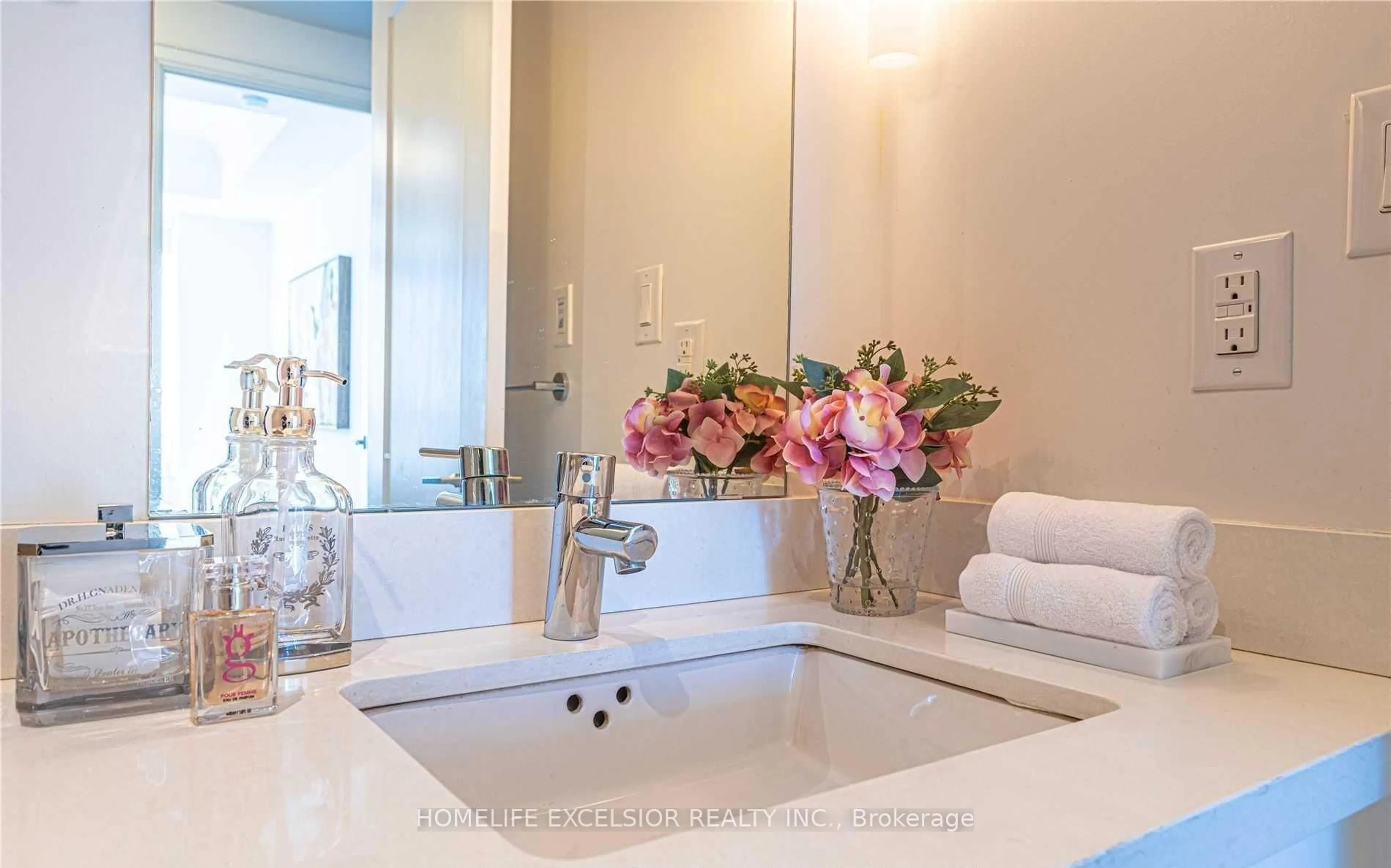 Contemporary bathroom, ceramic/tile floor for 9 Stollery Pond Cres #602, Markham Ontario L6C 0Y1