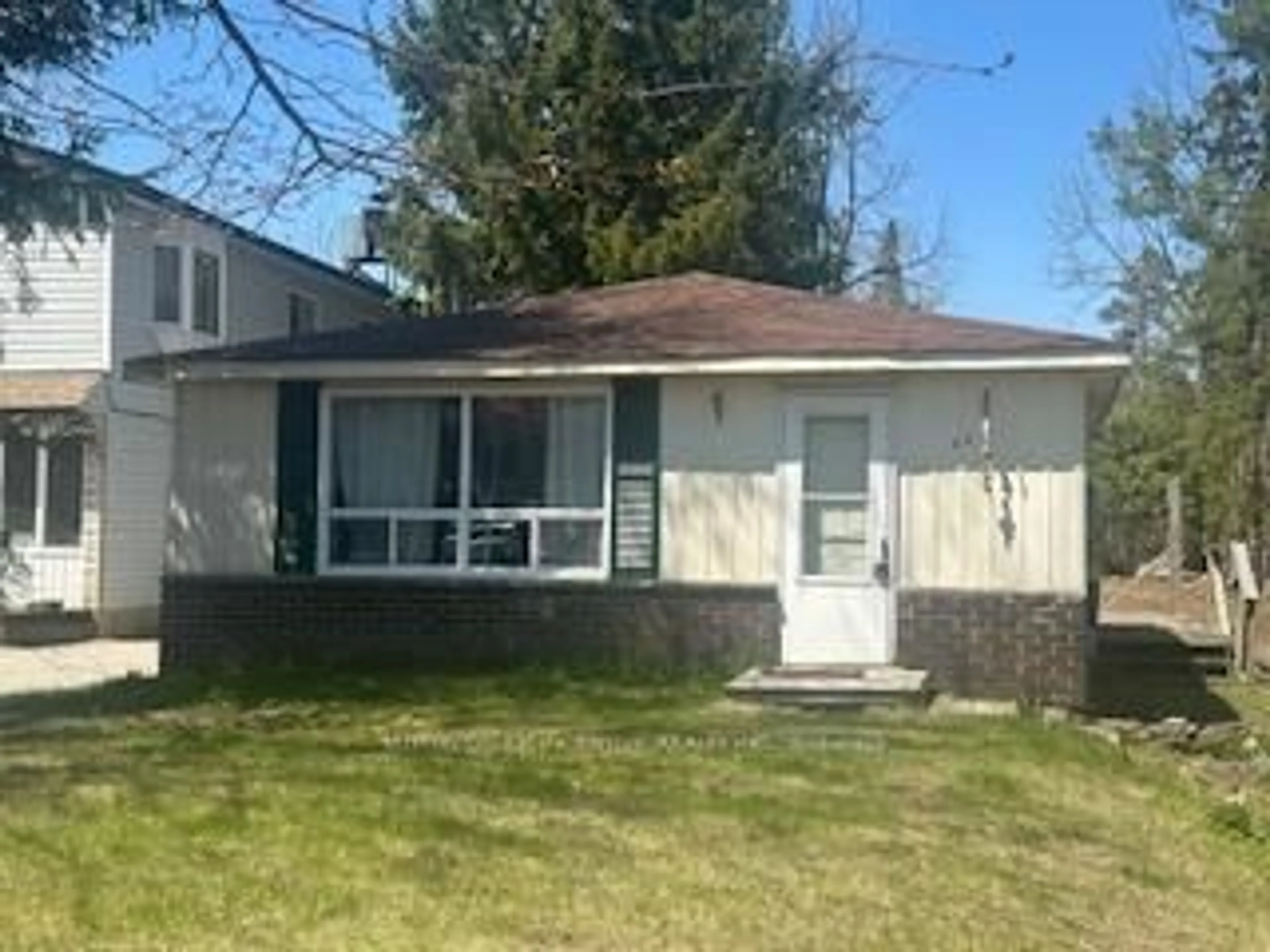 Home with vinyl exterior material, street for 912 Innisfil Beach Rd, Innisfil Ontario L9S 2C2