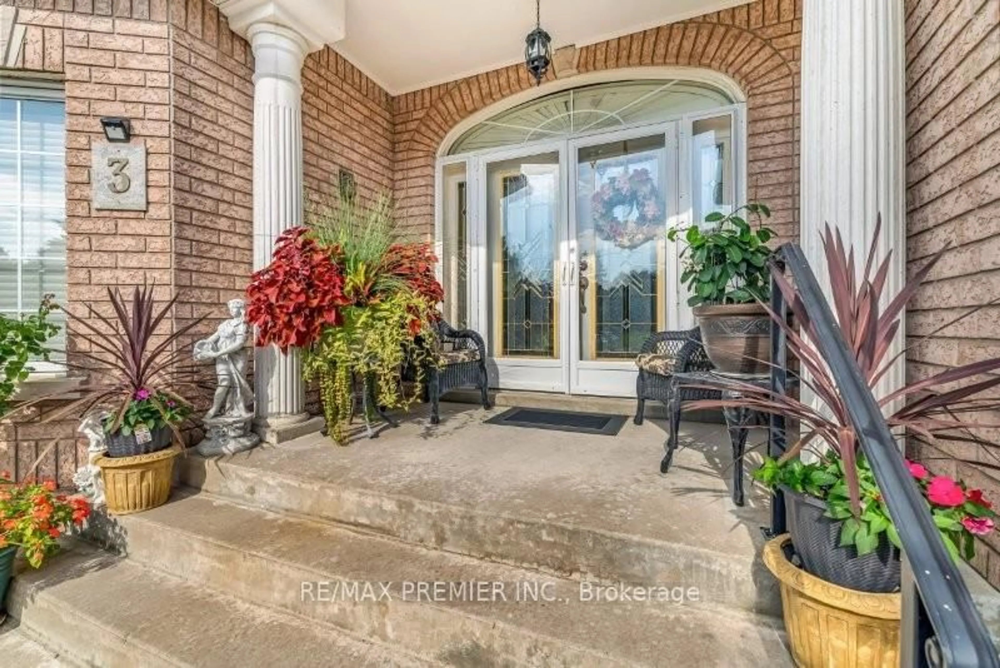 Indoor entryway for 3 Avro Rd, Vaughan Ontario L6A 1Y3