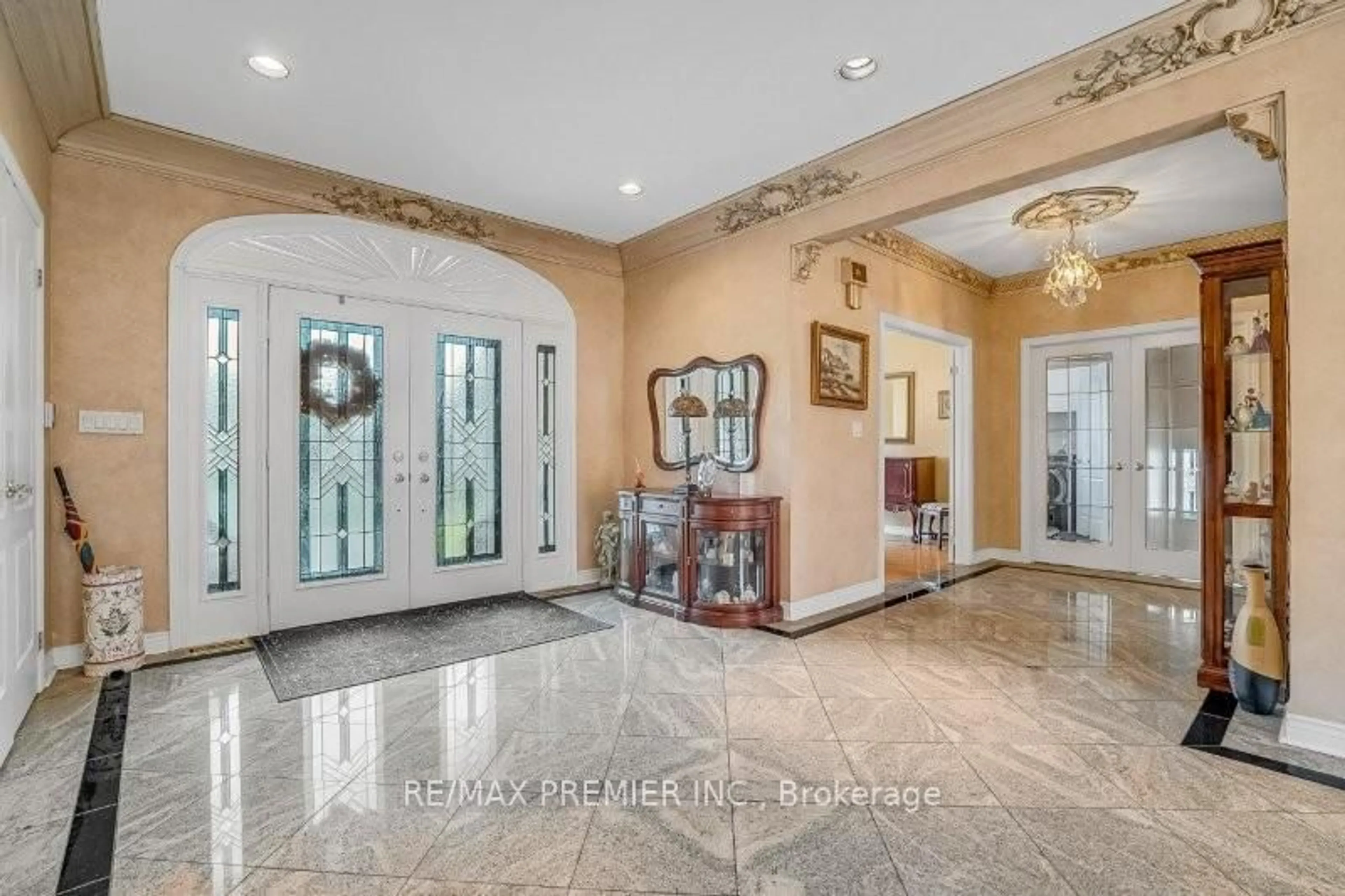 Unknown for 3 Avro Rd, Vaughan Ontario L6A 1Y3