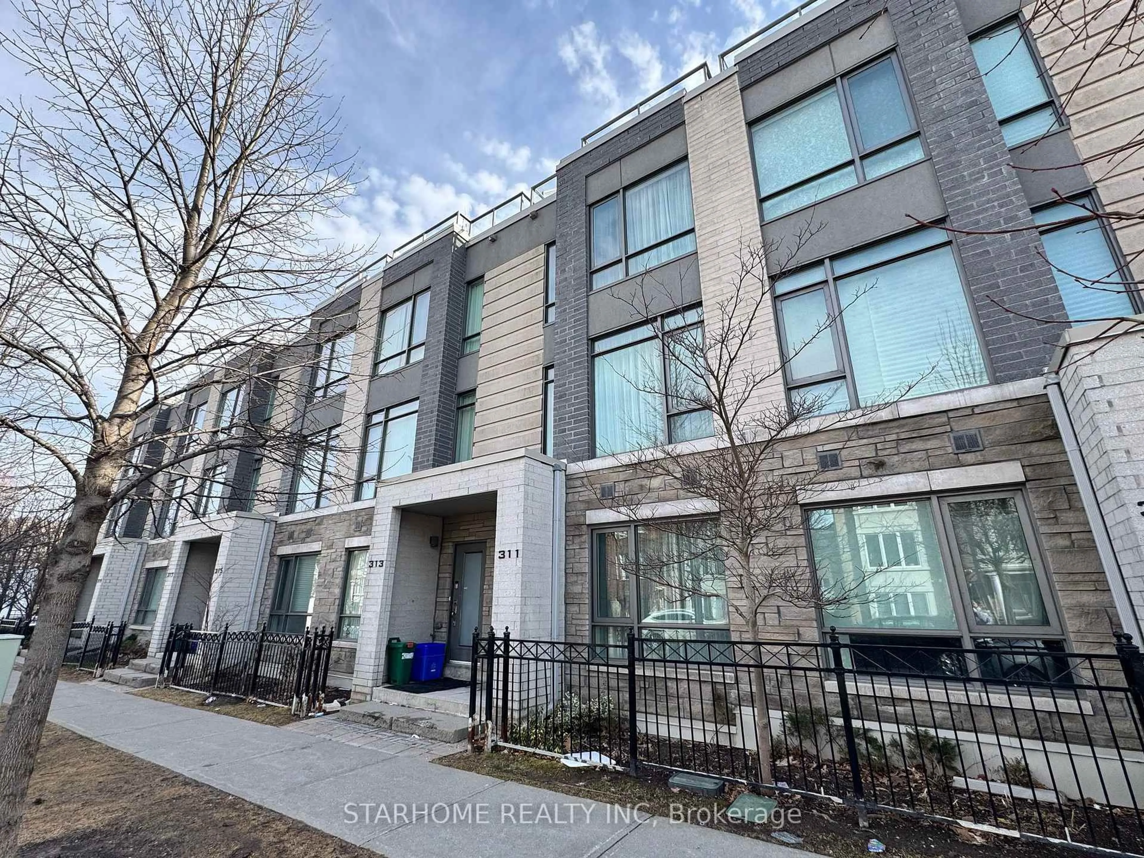 A pic from outside/outdoor area/front of a property/back of a property/a pic from drone, street for 311 South Park Rd, Markham Ontario L3T 0B9