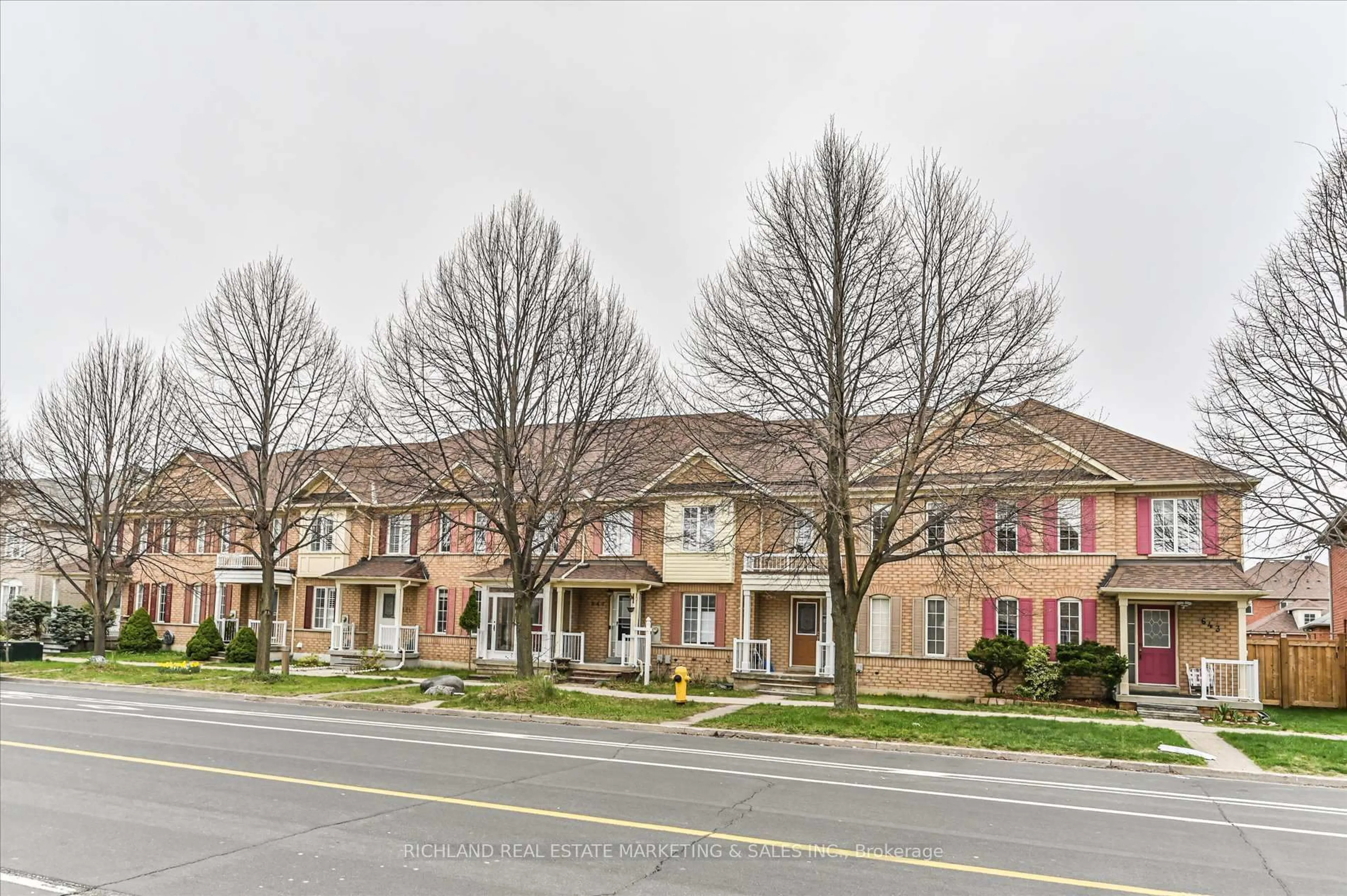 A pic from outside/outdoor area/front of a property/back of a property/a pic from drone, street for 647 South Unionville Ave, Markham Ontario L3R 4W6